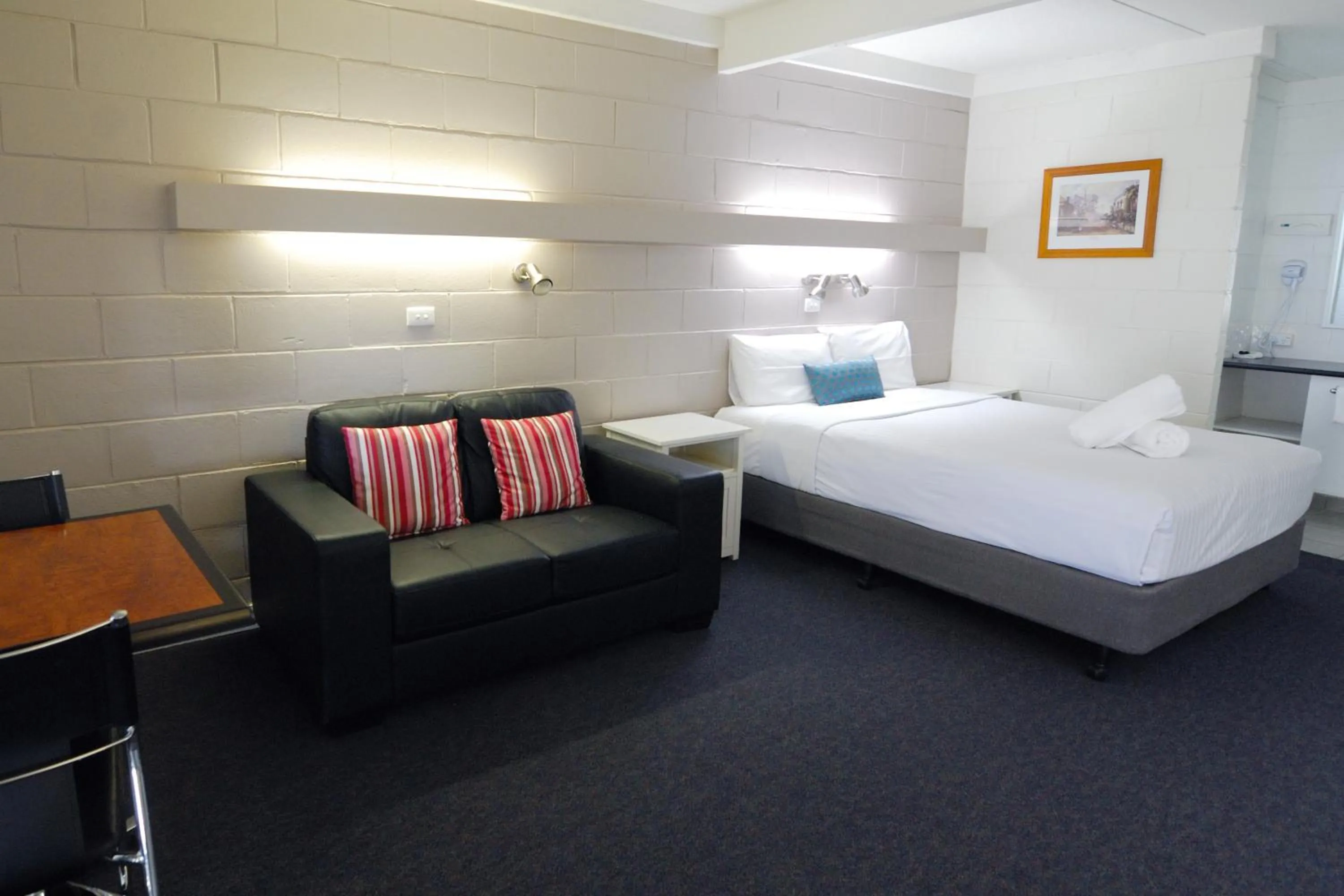 Bed in Mayfair Motel