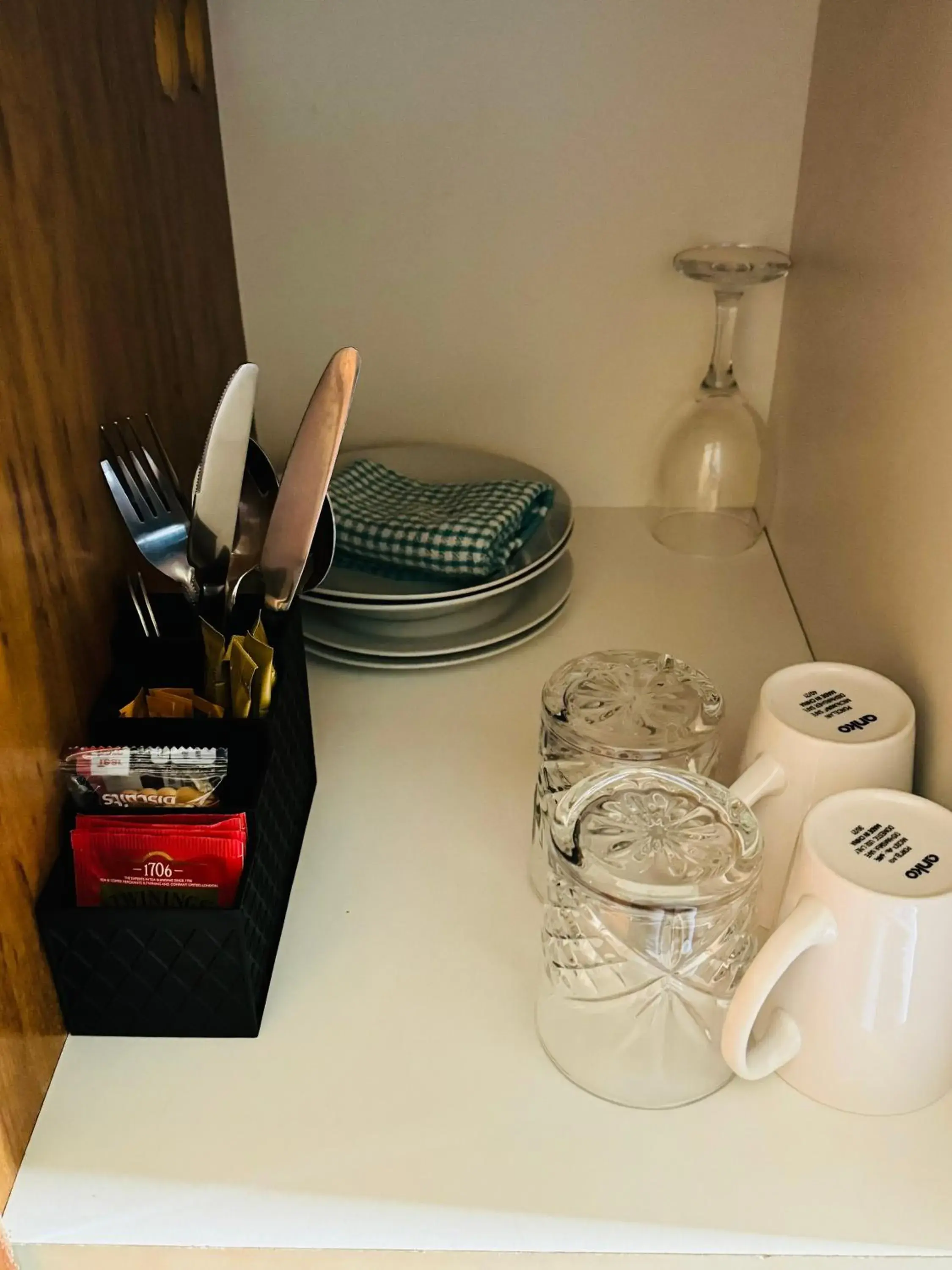 Budget Single Room in Ardeanal Motel Budget Single Room in Ardeanal Motel