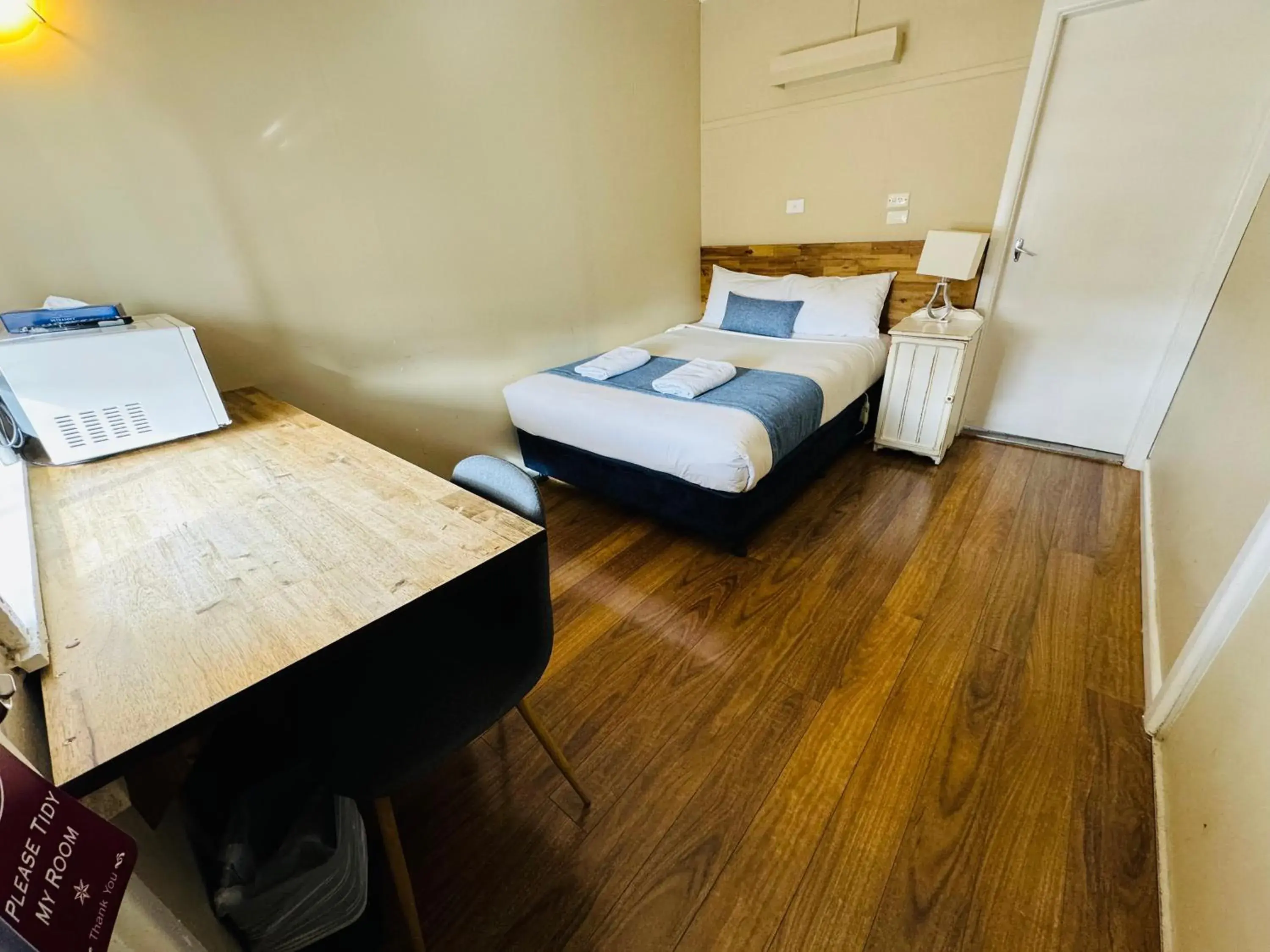 Budget Double Room in Ardeanal Motel Budget Double Room in Ardeanal Motel