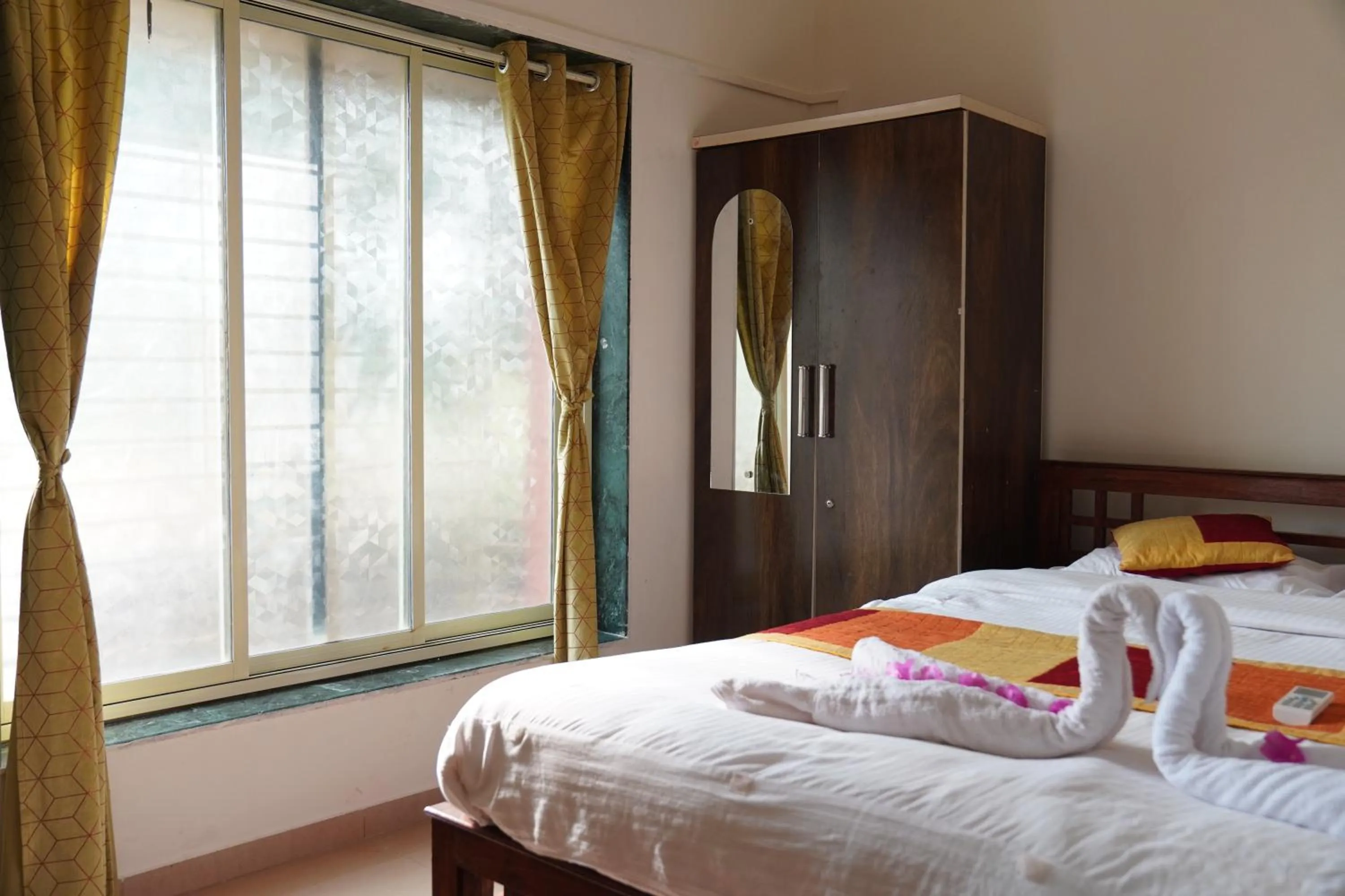 Bed in Redstone House by Oxystays Hospitality