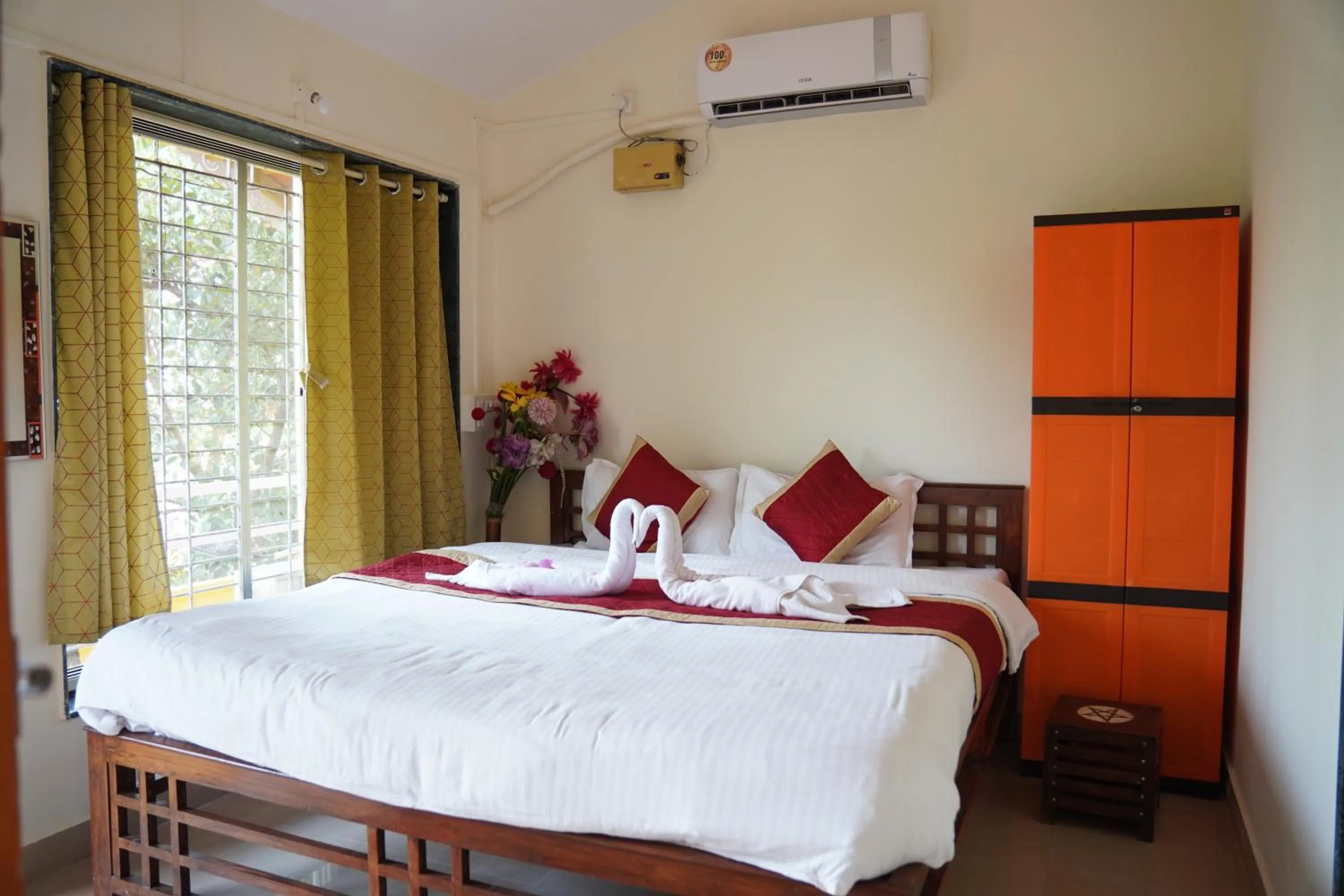 Bed in Redstone House by Oxystays Hospitality