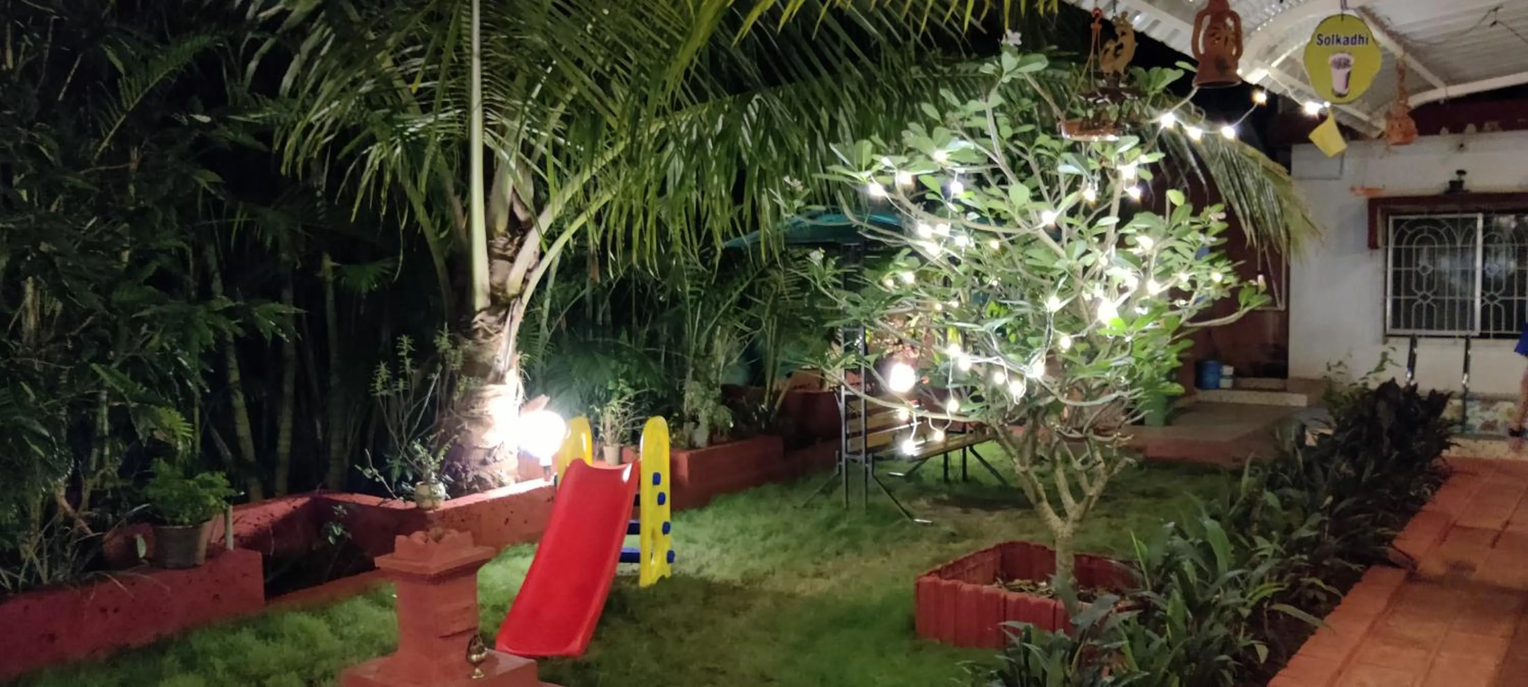 Garden in Redstone House by Oxystays Hospitality