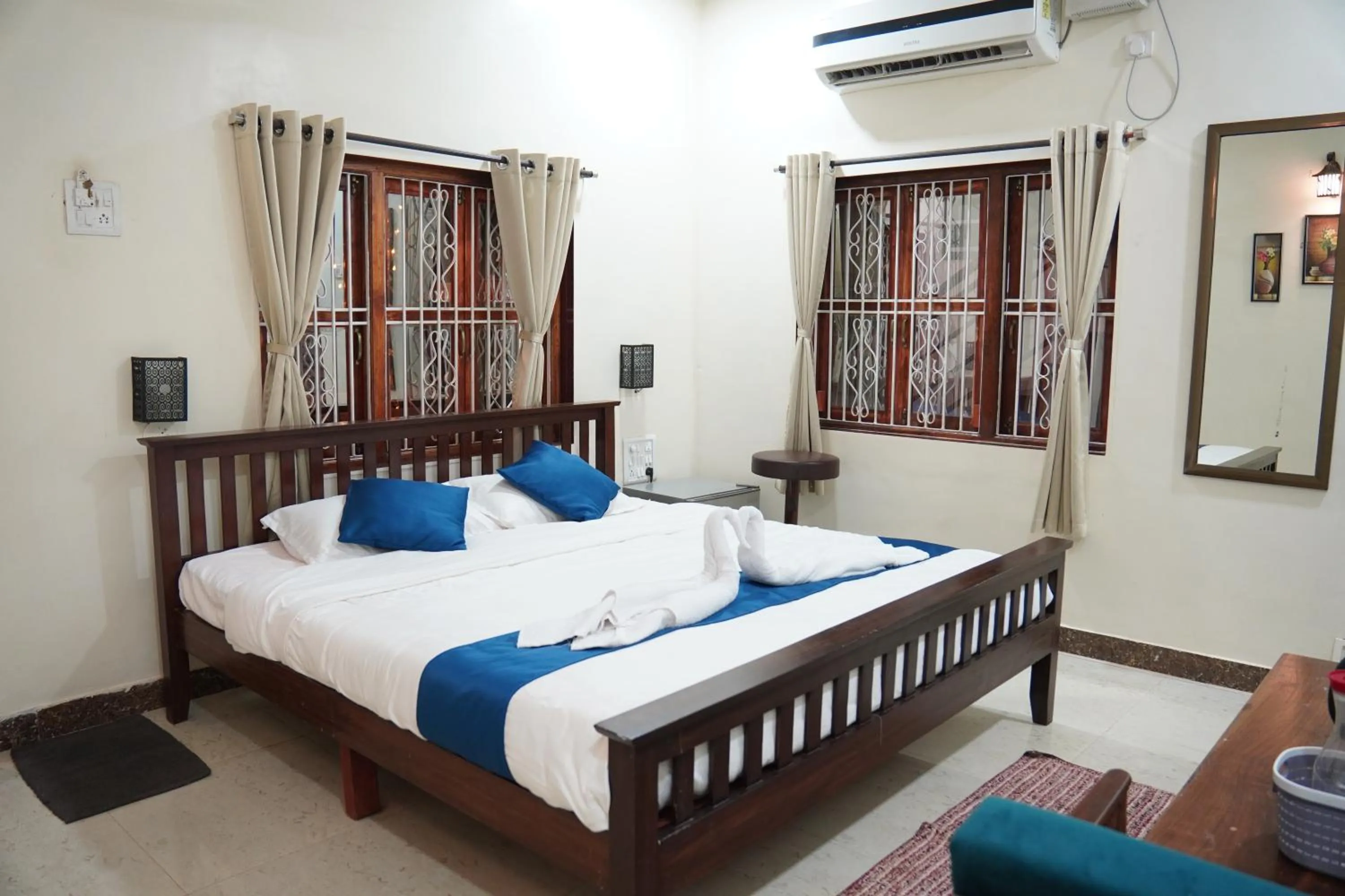 Bed in Redstone House by Oxystays Hospitality