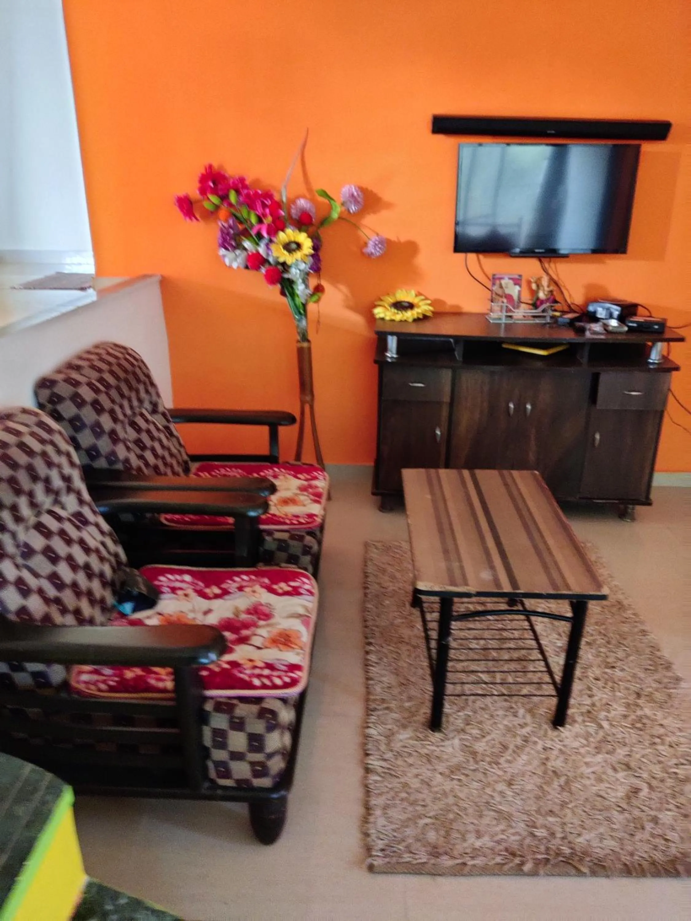 TV and multimedia in Redstone House by Oxystays Hospitality