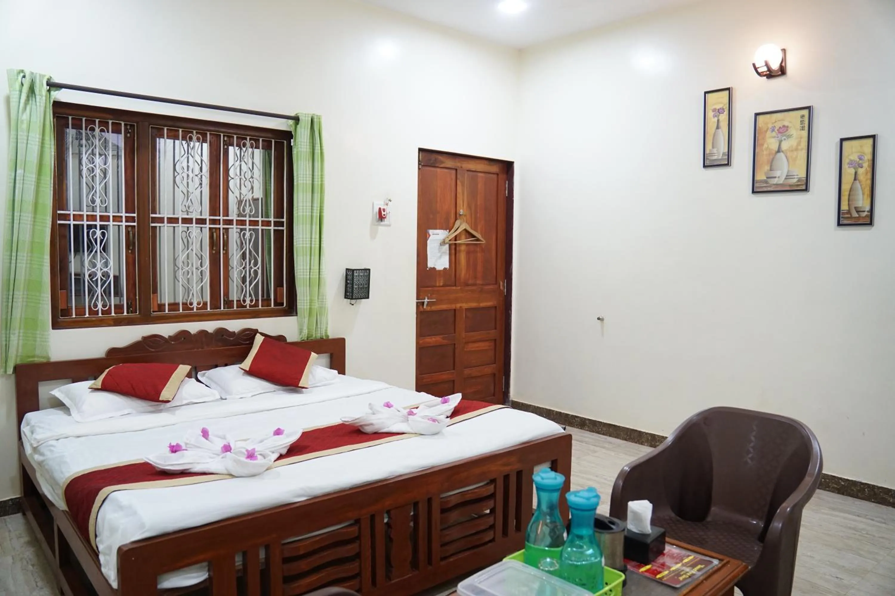 Bed in Redstone House by Oxystays Hospitality