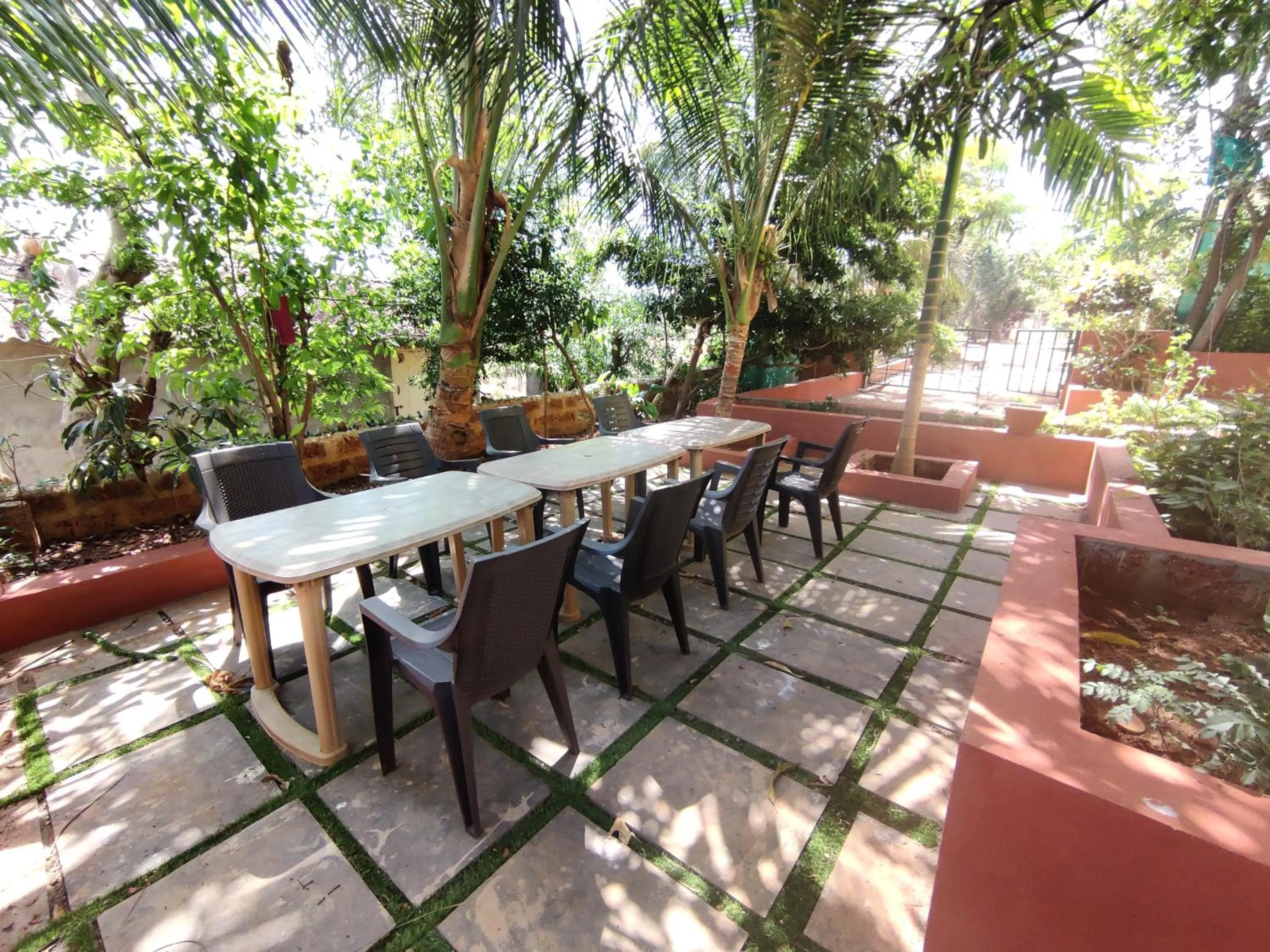 Garden in Redstone House by Oxystays Hospitality