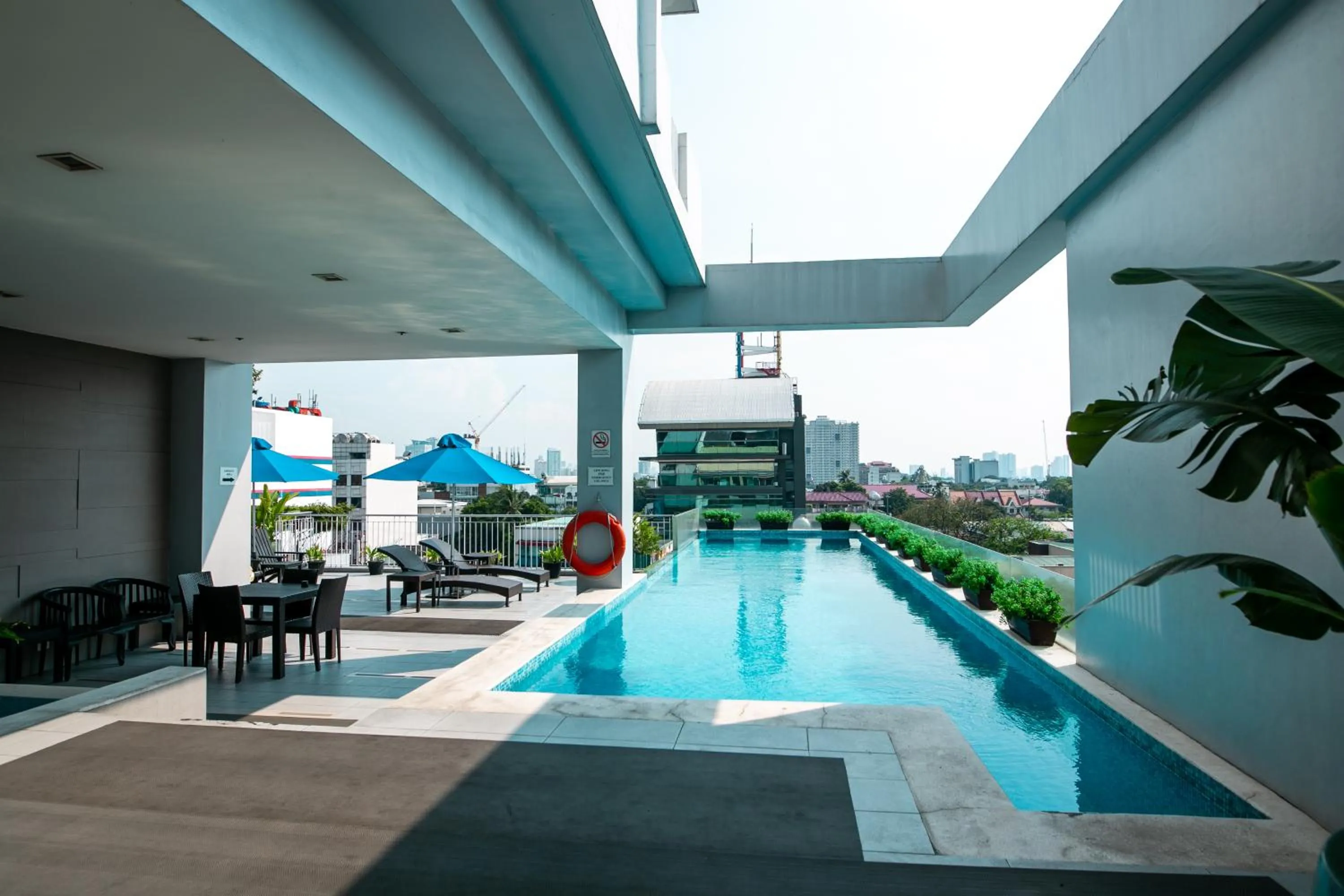 Swimming pool in Luxent Hotel