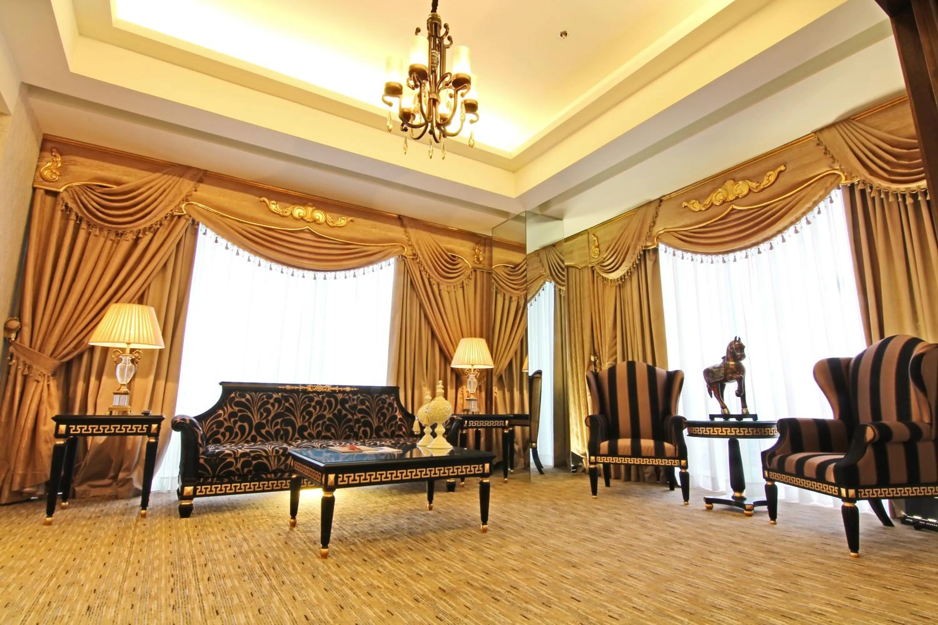 Living room in Luxent Hotel