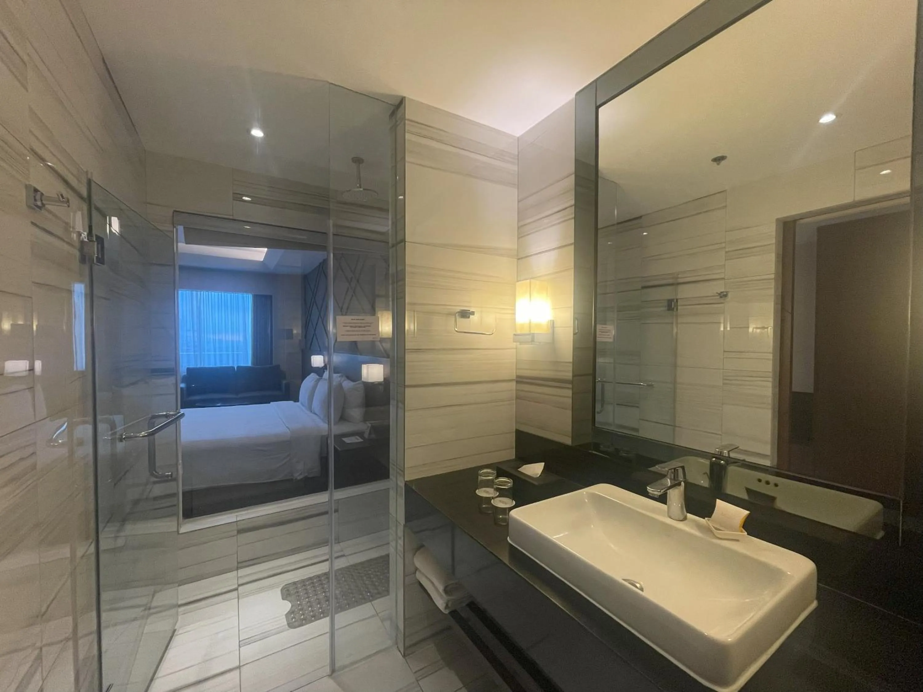 Bathroom, Bed in Luxent Hotel