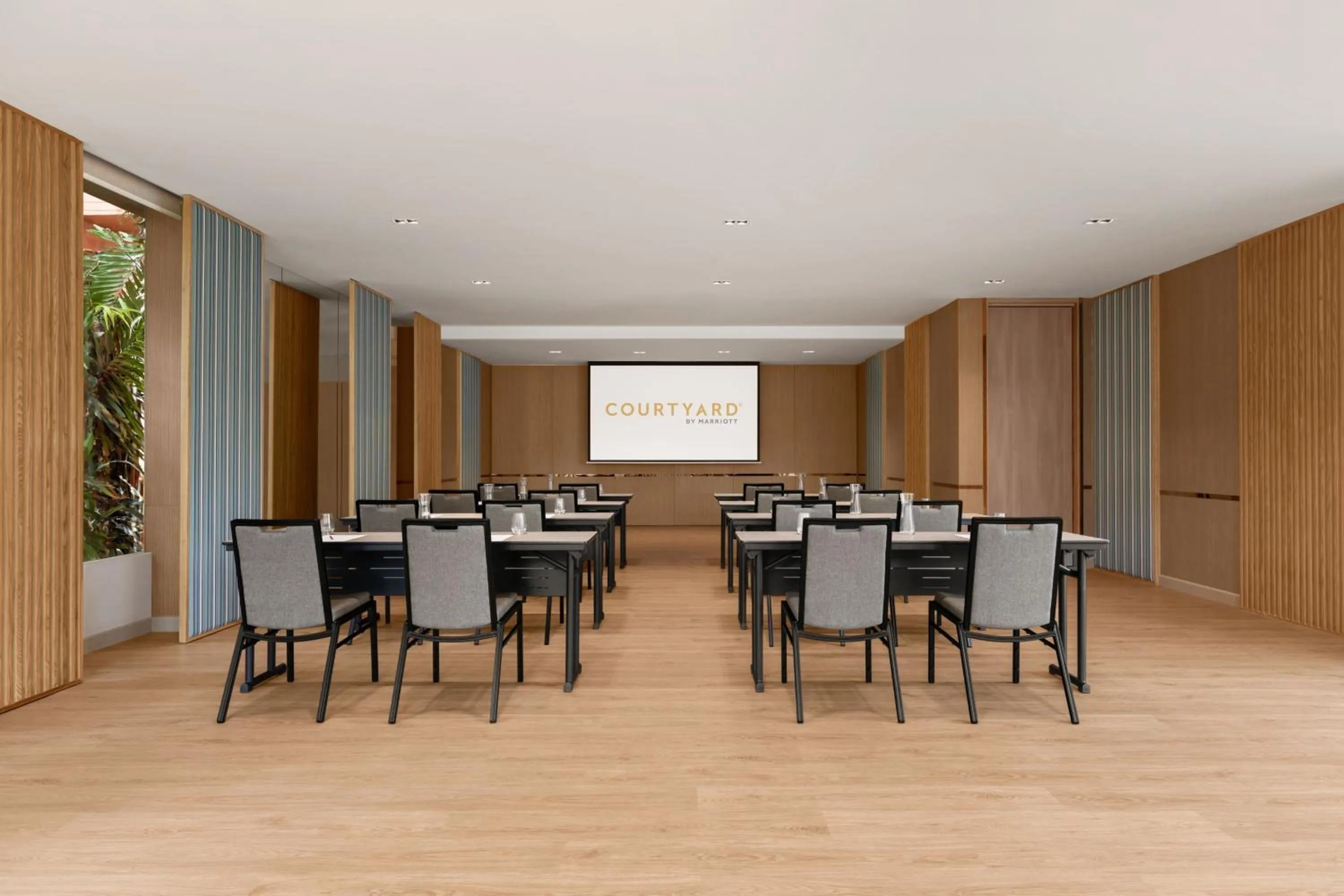 Beach in Patong Merlin Hotel - SHA Plus