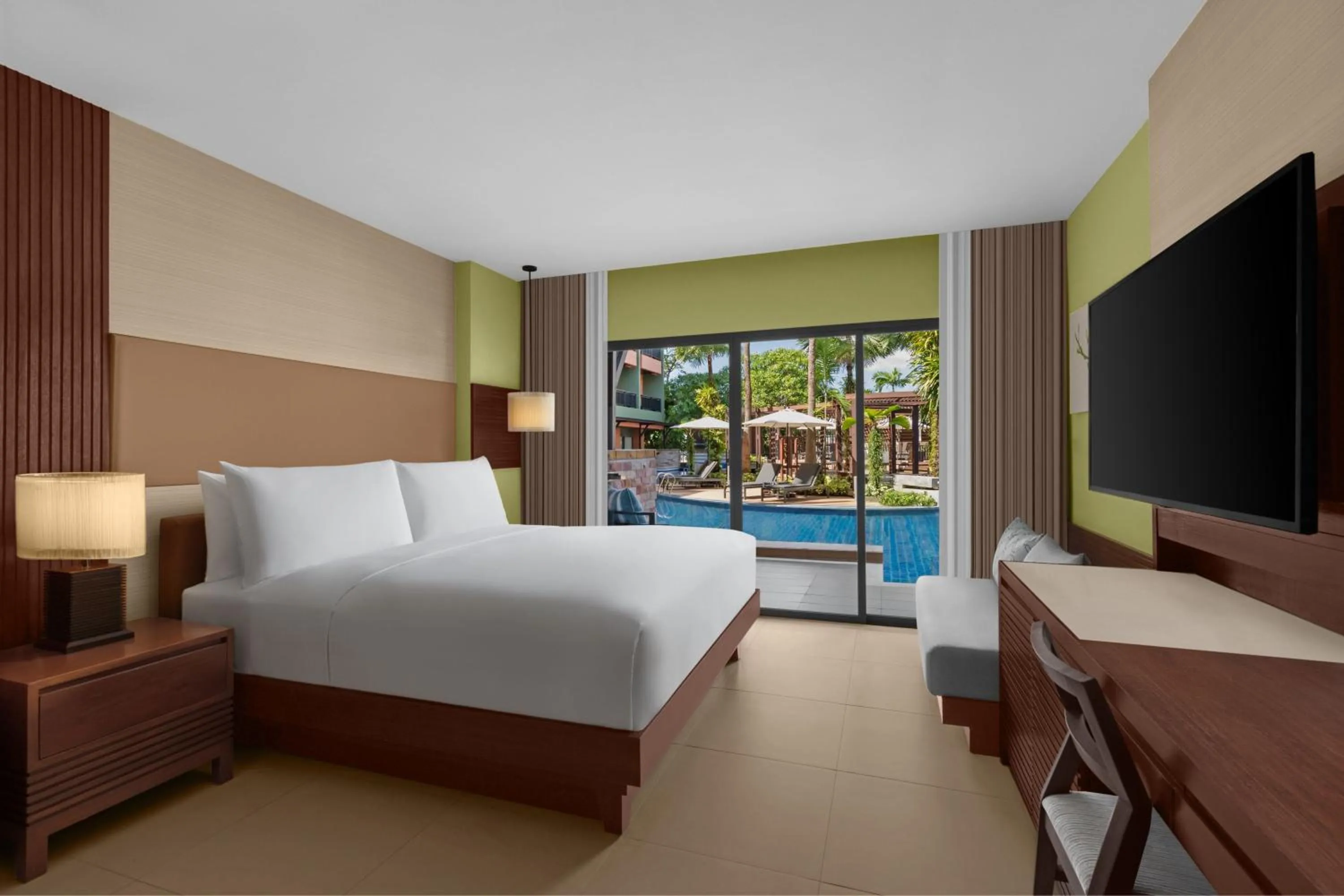 Swimming pool, Bed in Patong Merlin Hotel - SHA Plus
