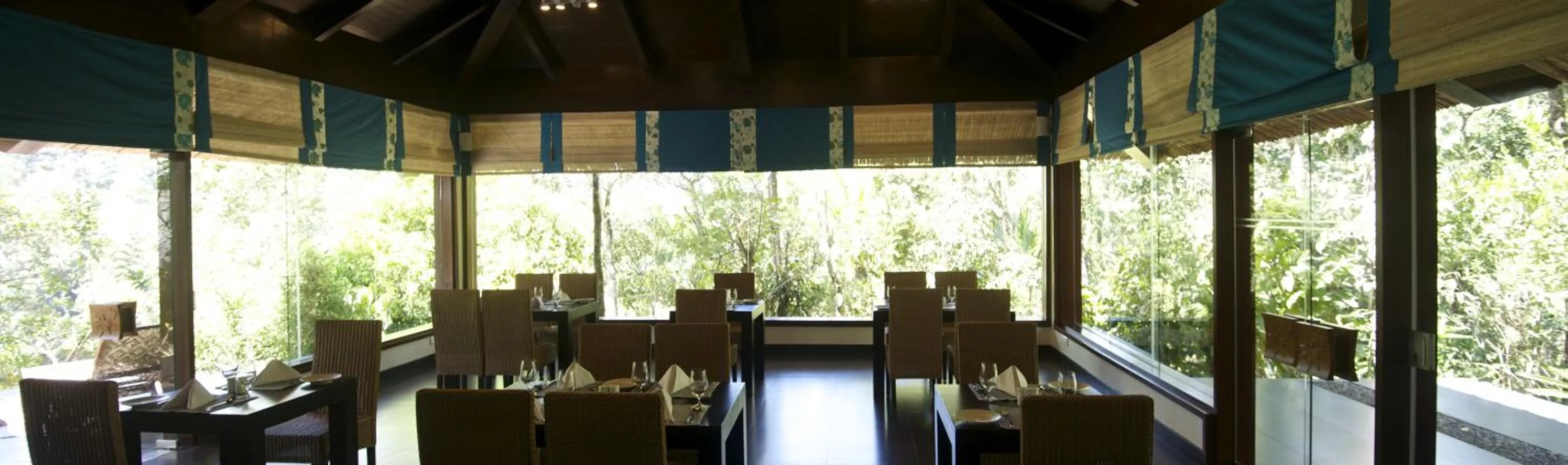 Restaurant/places to eat in Niraamaya Retreats Cardamom Club