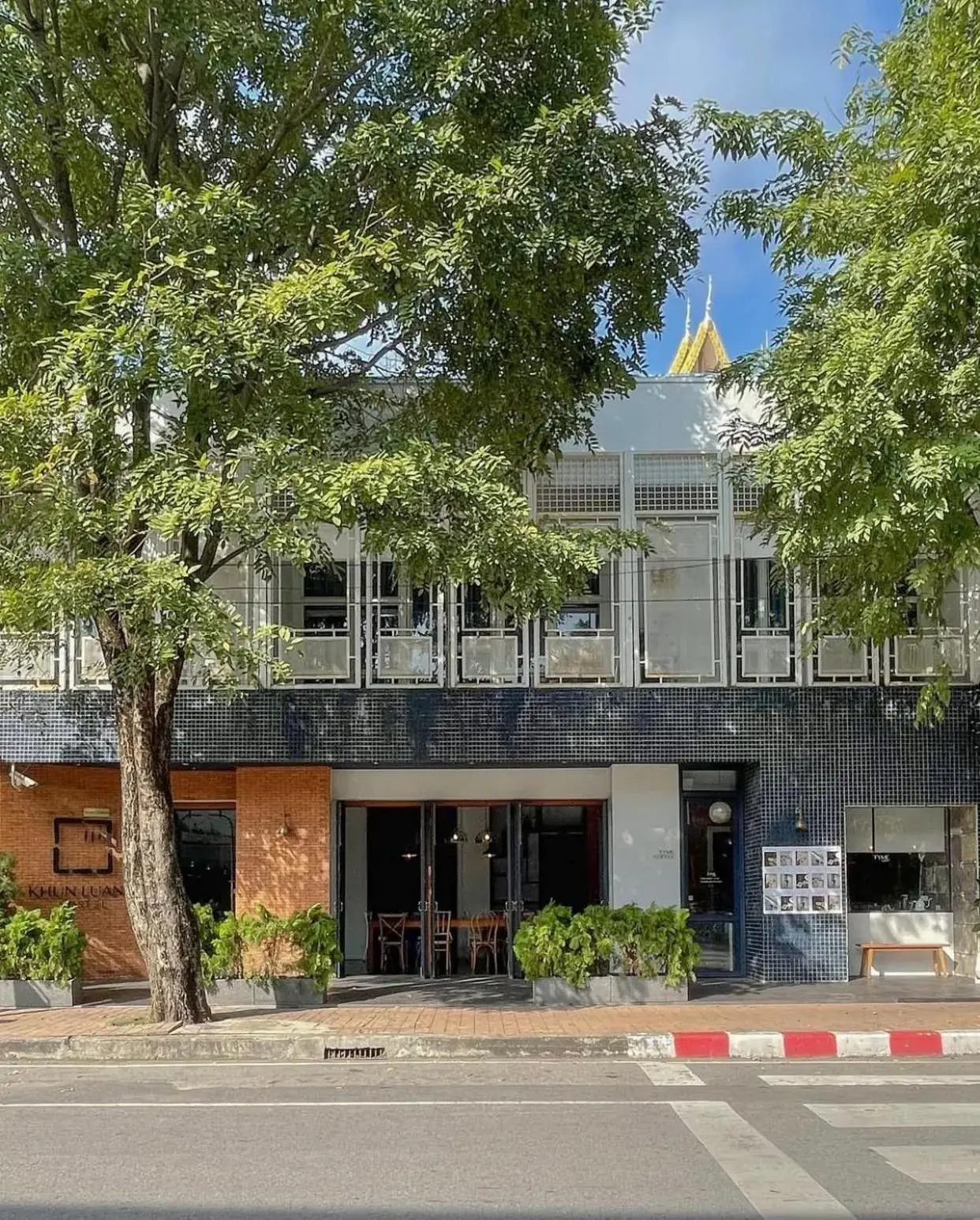 Bed in 8-Bed Mixed Dormitory Room in Khunluang Hostel Bed in 8-Bed Mixed Dormitory Room in Khunluang Hostel