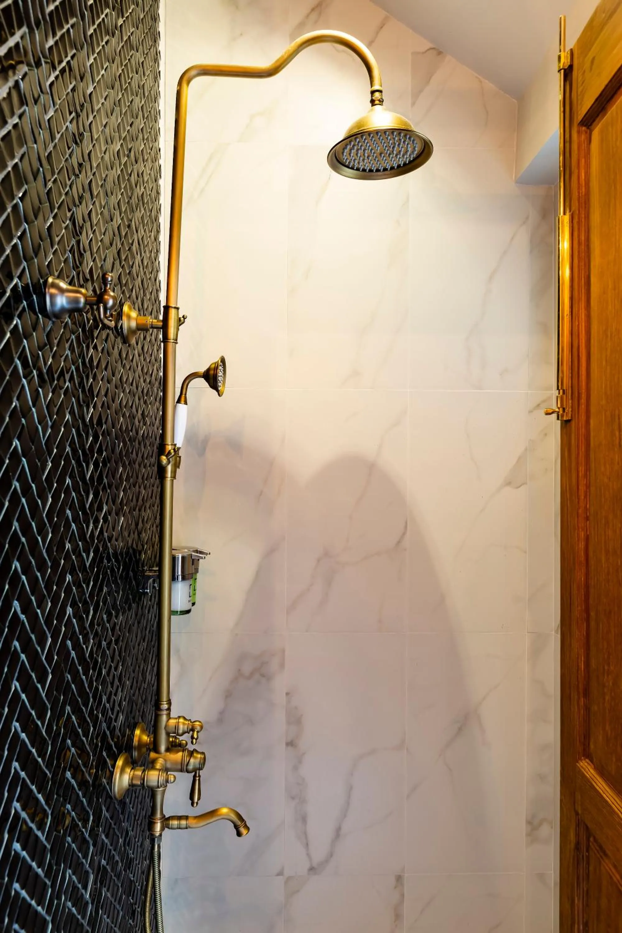 Shower in Khunluang Hostel