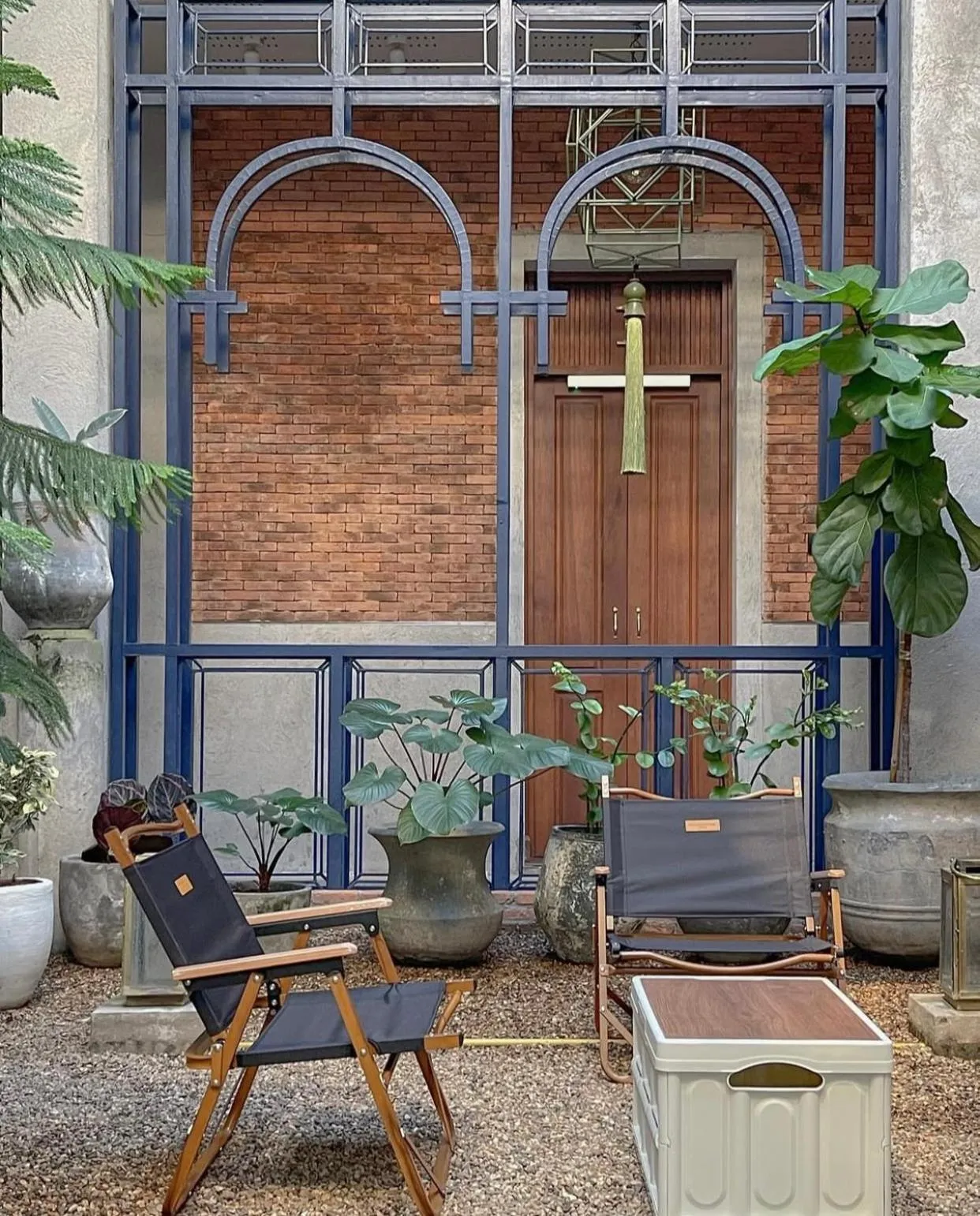 Garden view in Khunluang Hostel