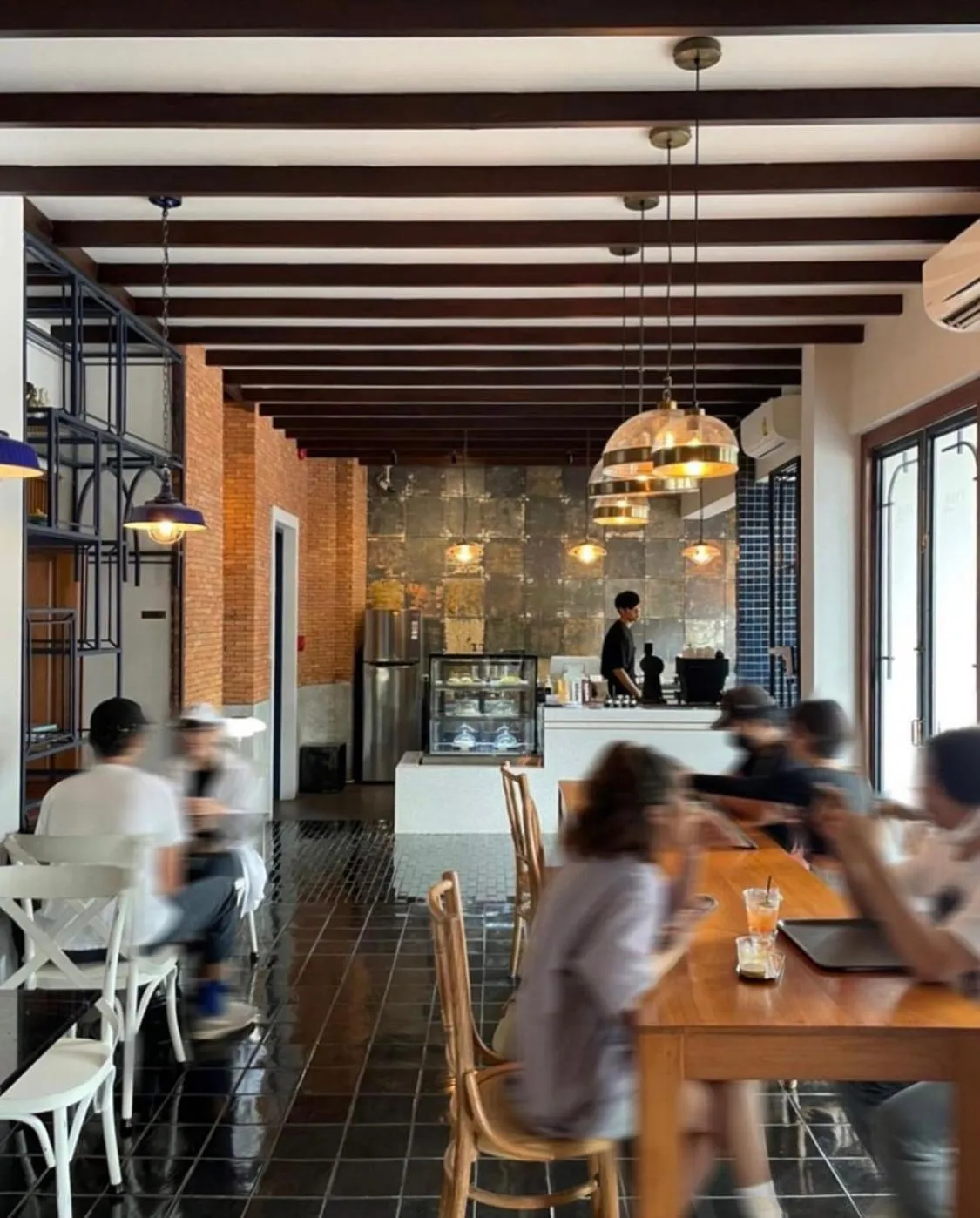 Restaurant/places to eat in Khunluang Hostel