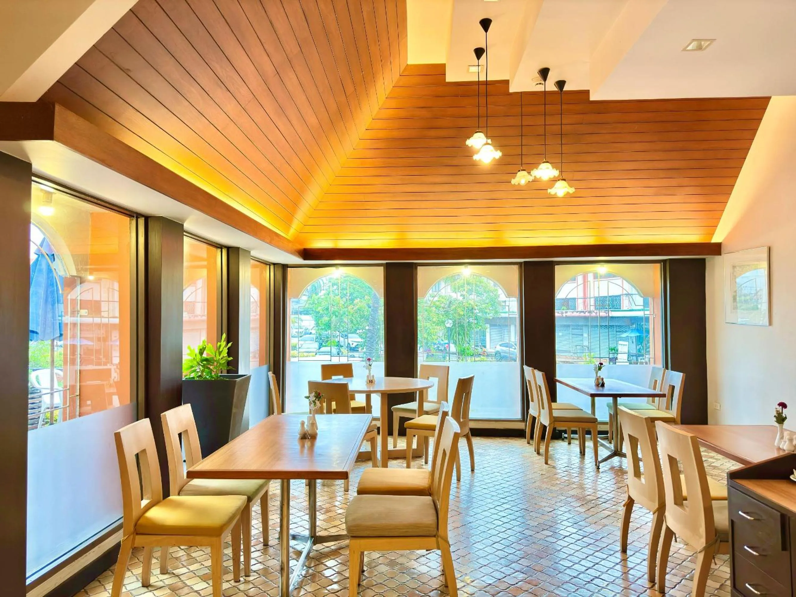 Restaurant/places to eat in Phuket Merlin Hotel