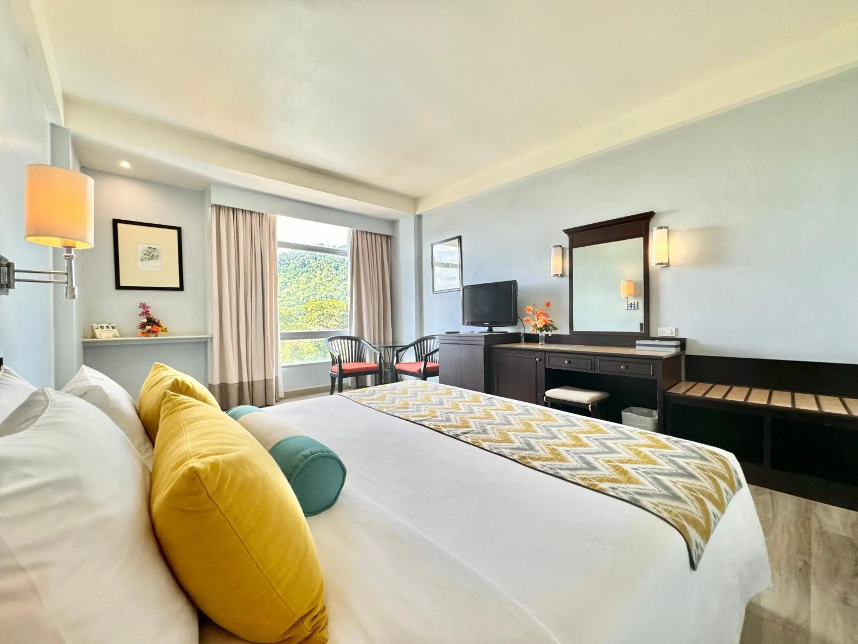 Deluxe Double or Twin Room in Phuket Merlin Hotel Deluxe Double or Twin Room in Phuket Merlin Hotel