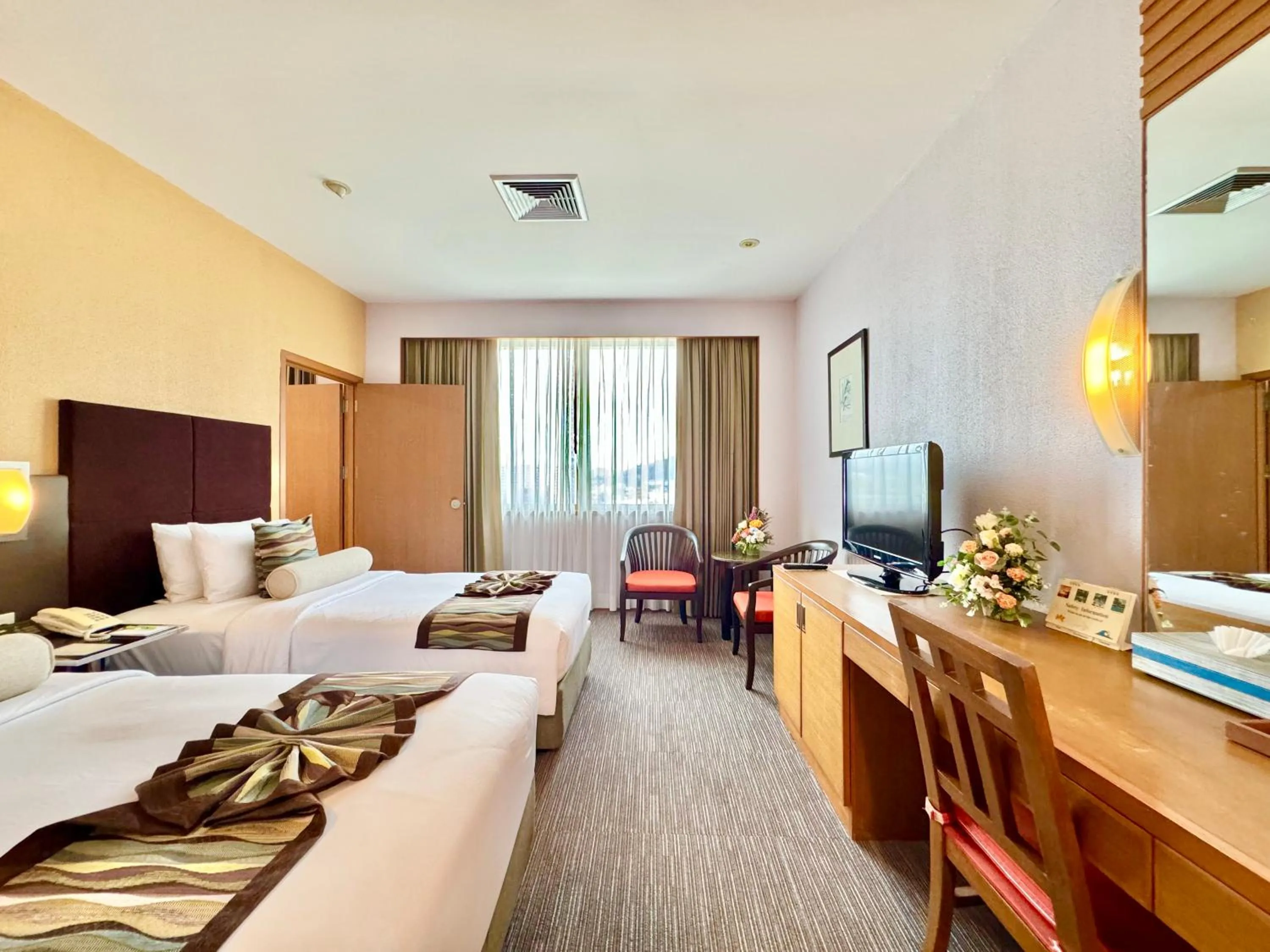 Bedroom, Bed in Phuket Merlin Hotel