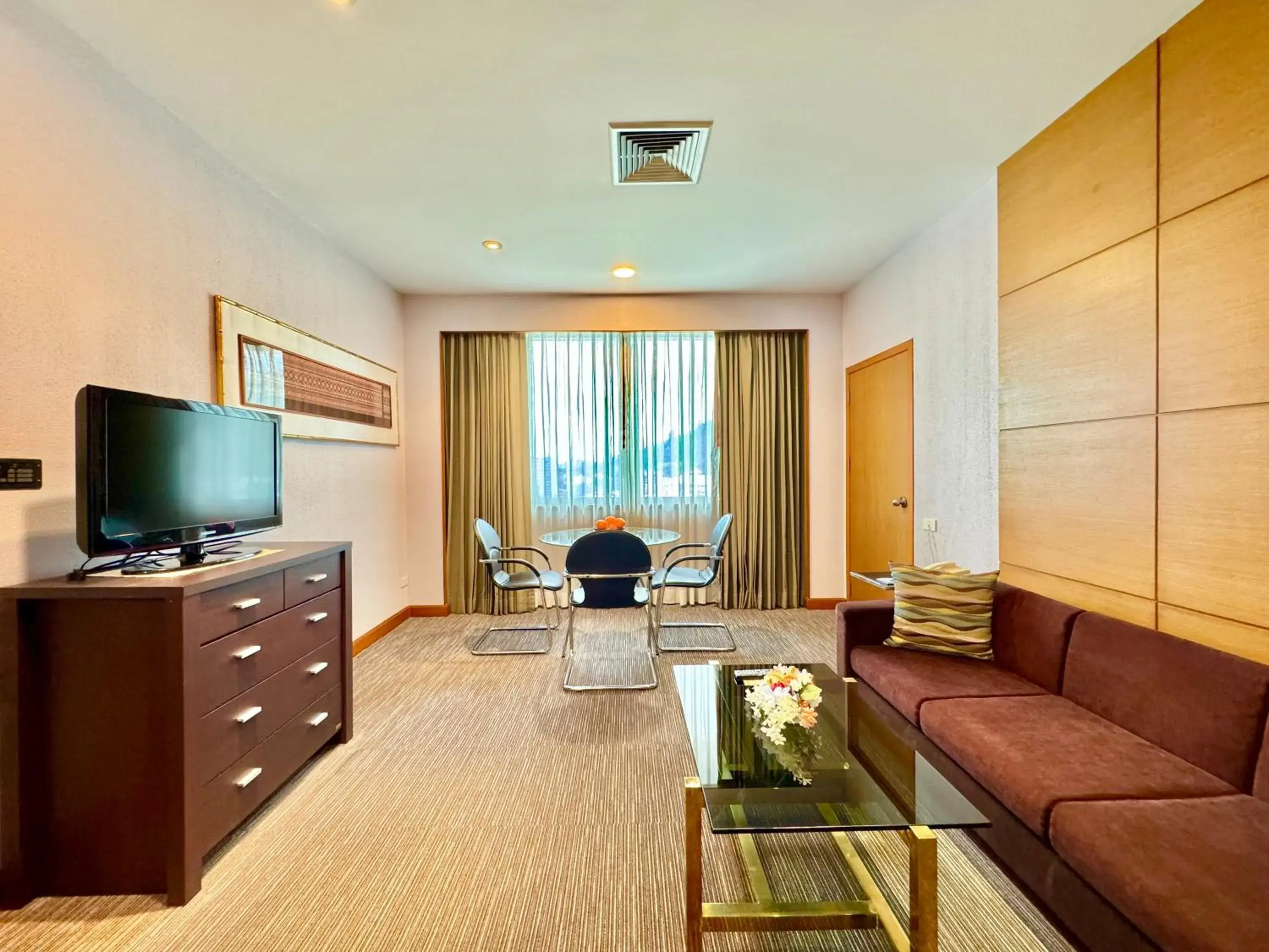 Family Suite in Phuket Merlin Hotel Family Suite in Phuket Merlin Hotel