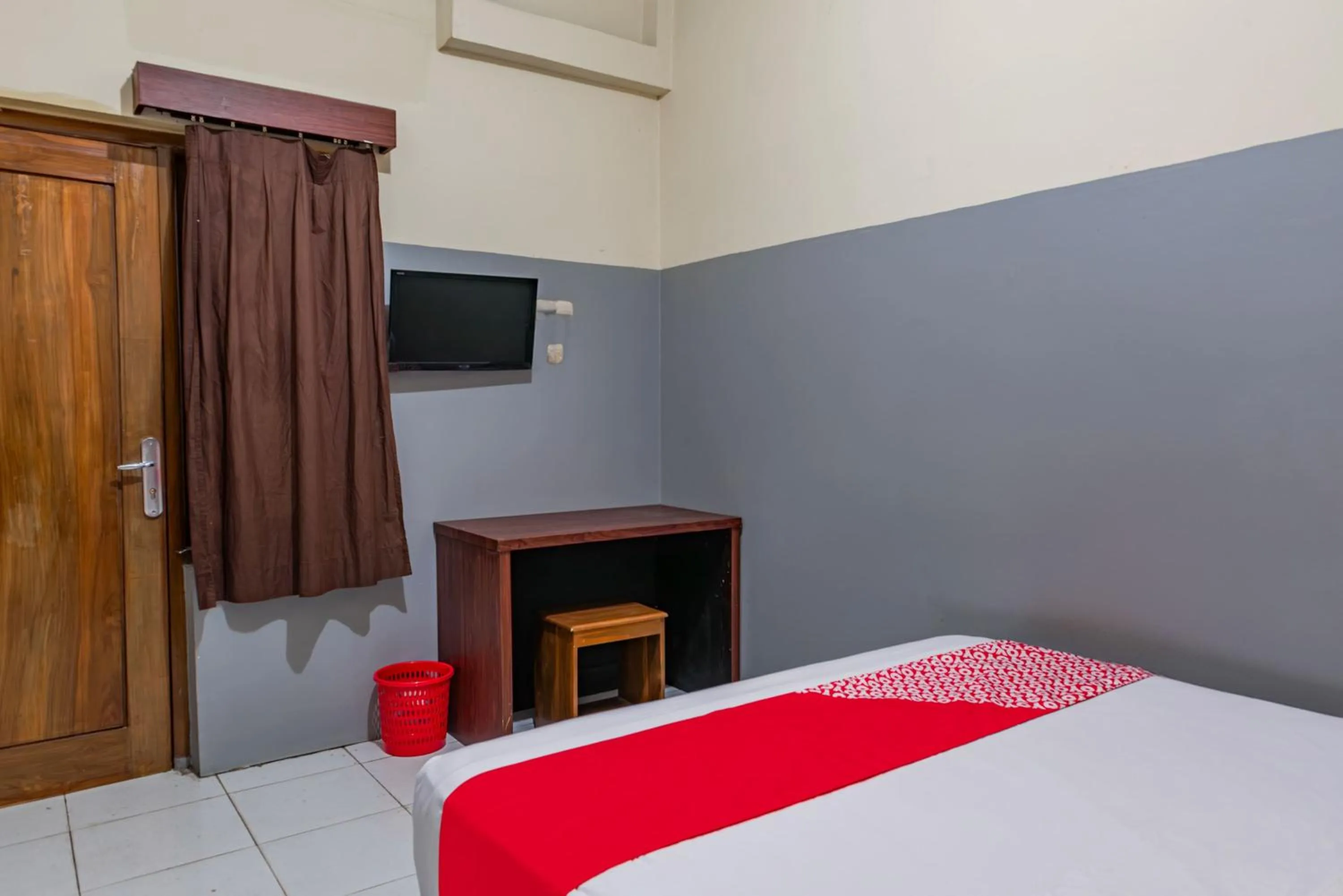 Bedroom, Bed in Hotel O Ilir Barar I Near Rumah Sakit Islam Siti Khadijah Formerly Maleo Hotel