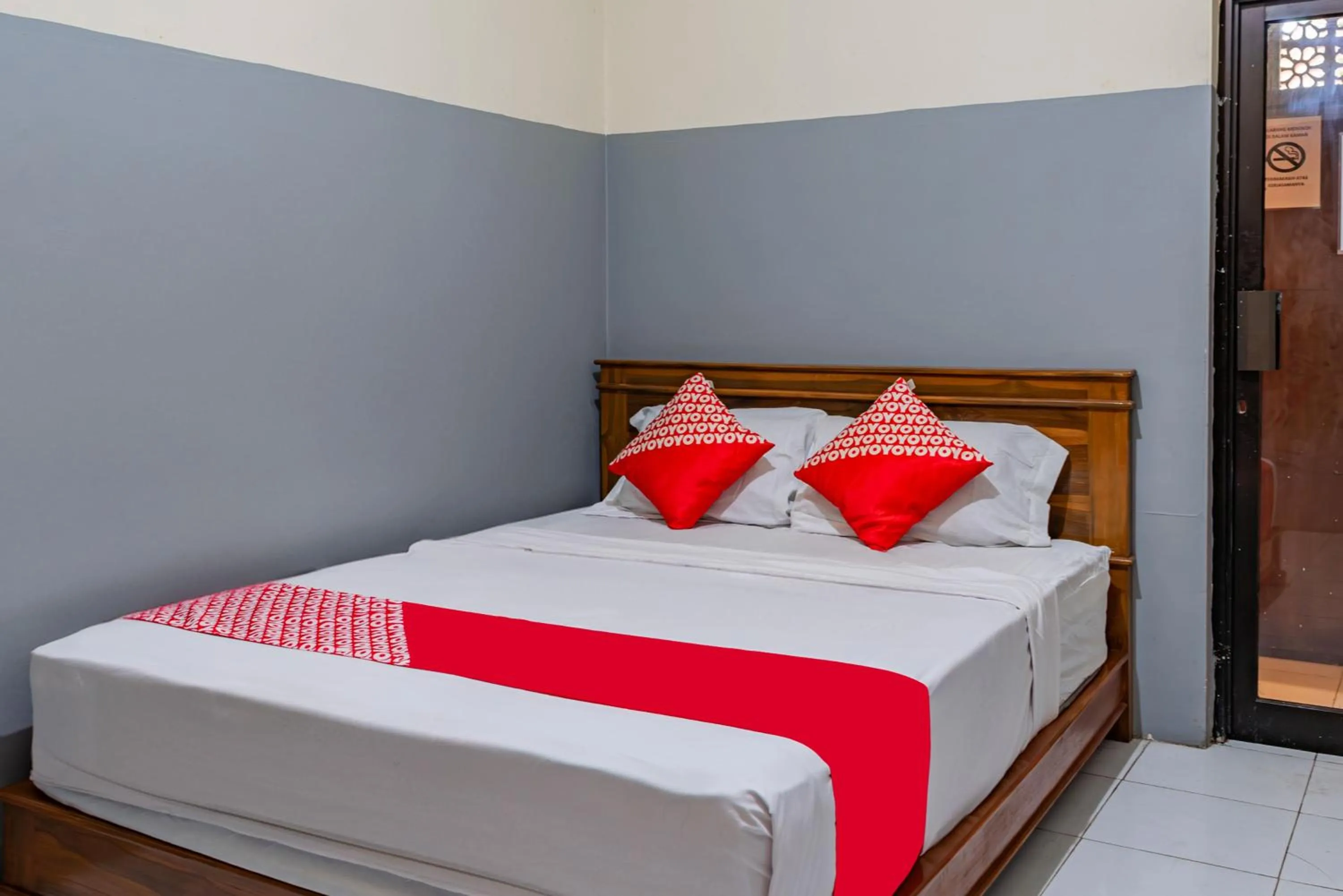 Bedroom, Bed in Hotel O Ilir Barar I Near Rumah Sakit Islam Siti Khadijah Formerly Maleo Hotel