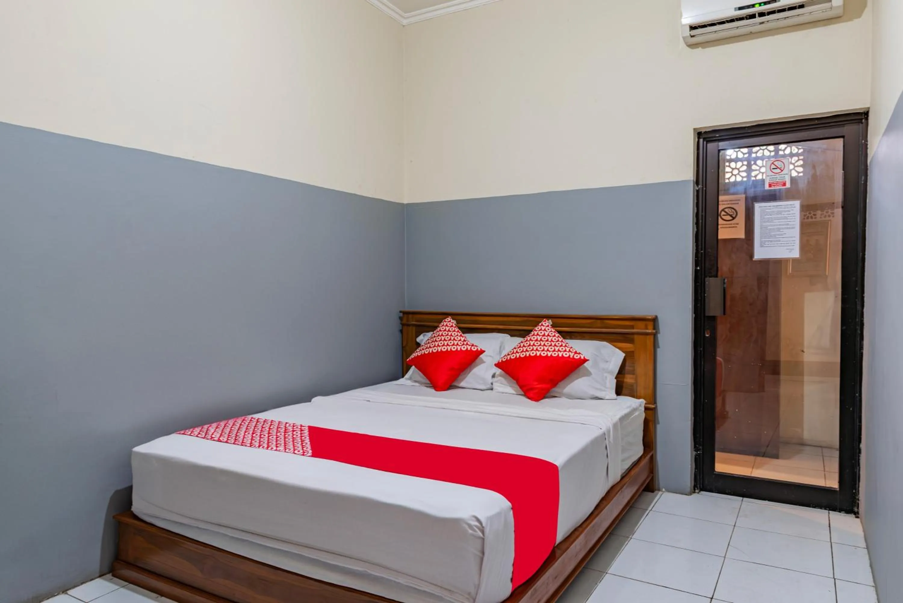 Bedroom, Bed in Hotel O Ilir Barar I Near Rumah Sakit Islam Siti Khadijah Formerly Maleo Hotel