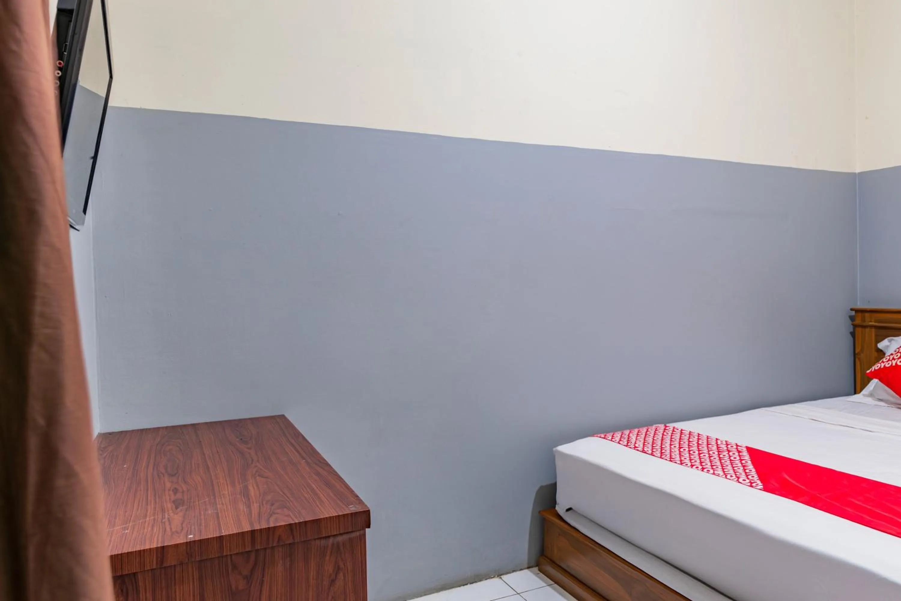 Bedroom, Bed in Hotel O Ilir Barar I Near Rumah Sakit Islam Siti Khadijah Formerly Maleo Hotel