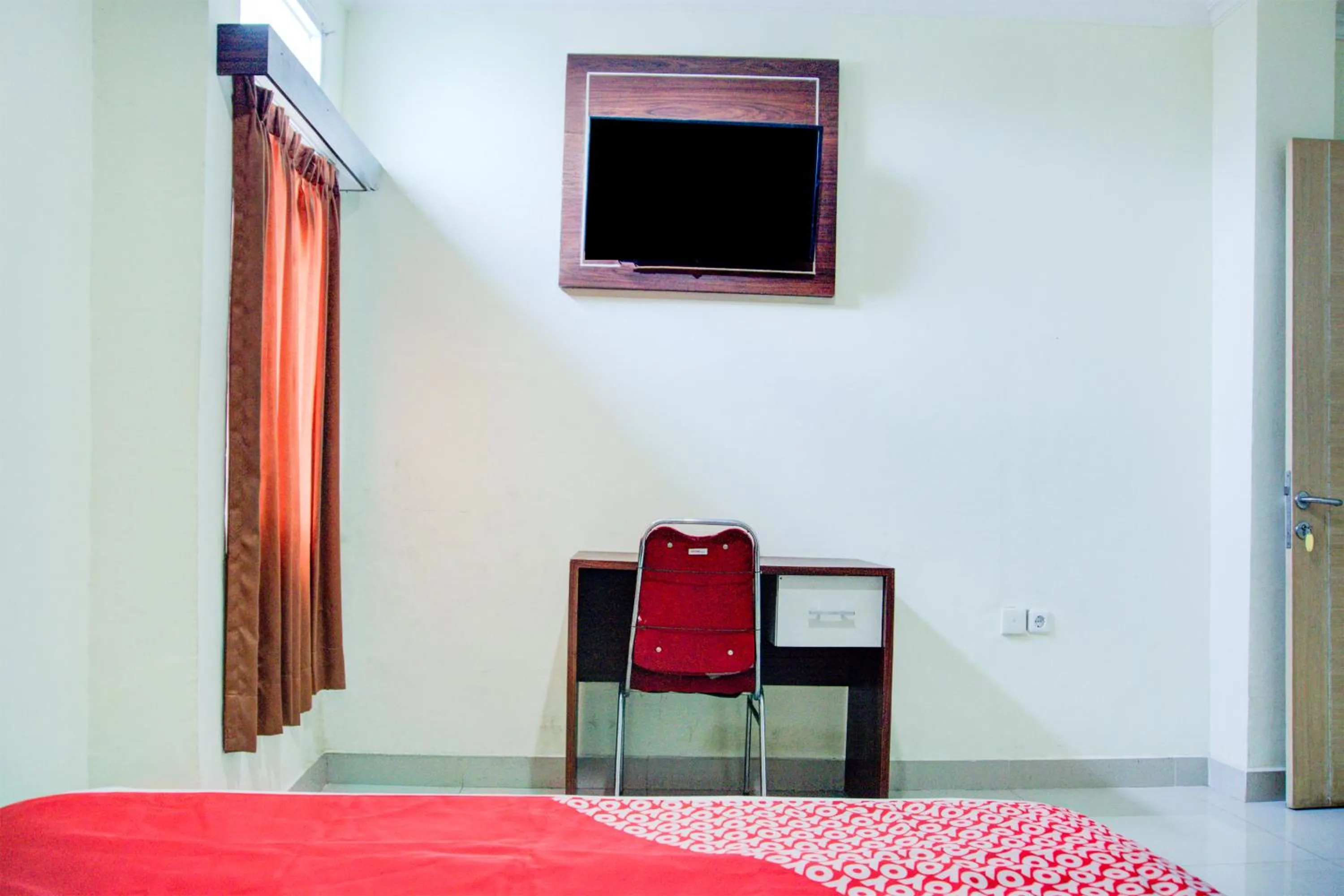 TV and multimedia, Bed in Hotel O Angkatan 45 Near Istana Gubernur Formerly Maleo Hotel