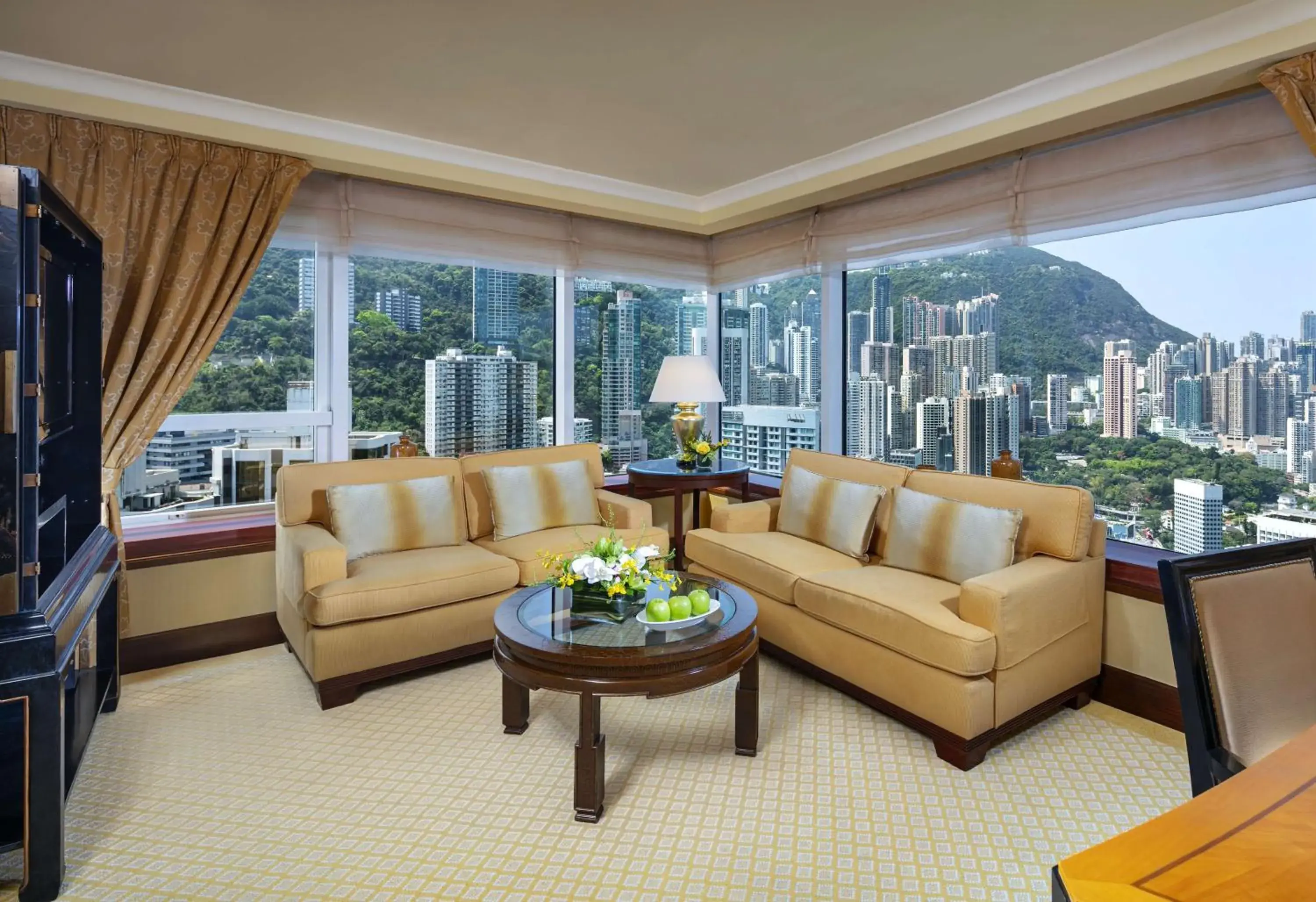 Executive King Suite with Peak View in Conrad Hong Kong Executive King Suite with Peak View in Conrad Hong Kong