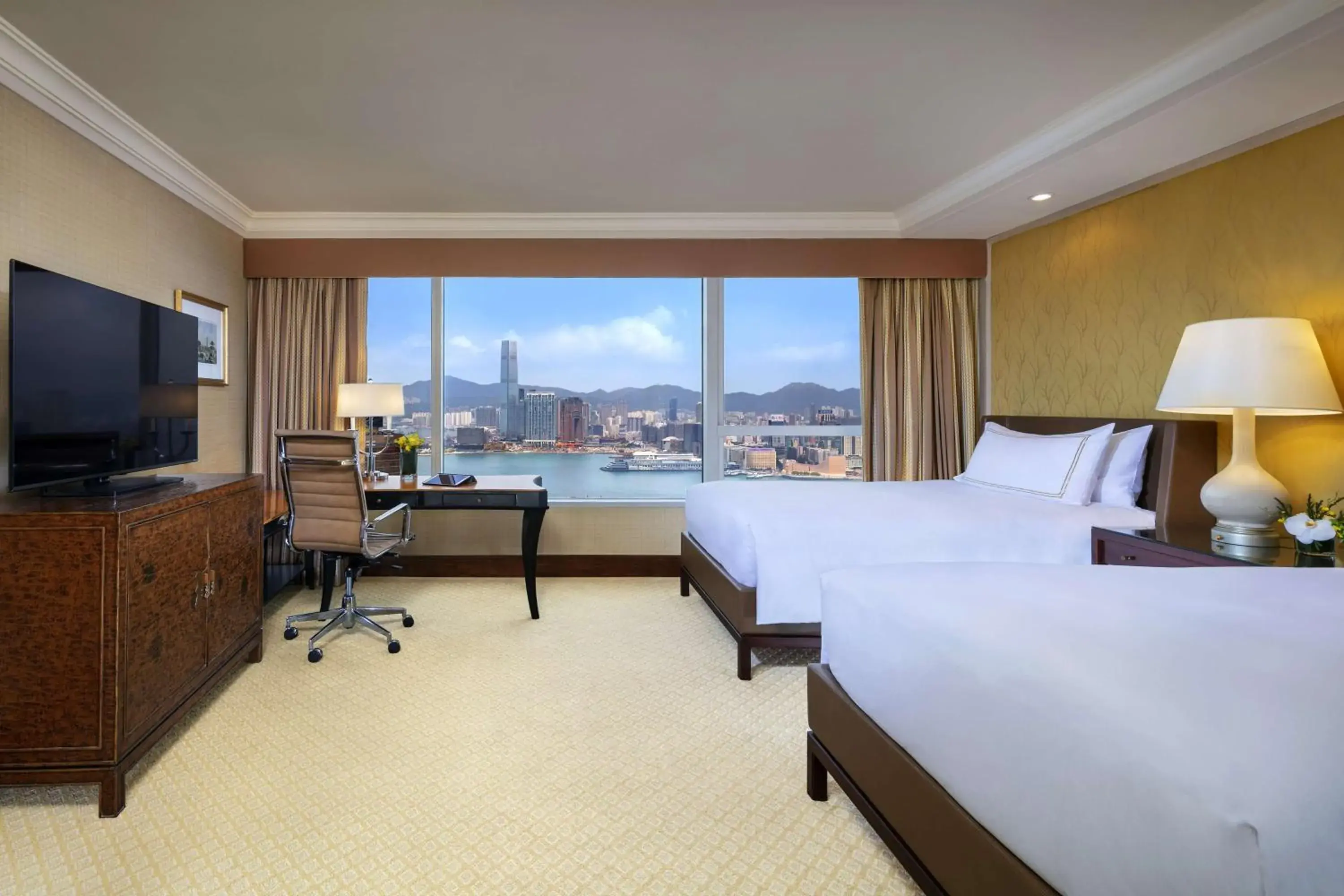 Executive Twin Room with Harbor View in Conrad Hong Kong Executive Twin Room with Harbor View in Conrad Hong Kong