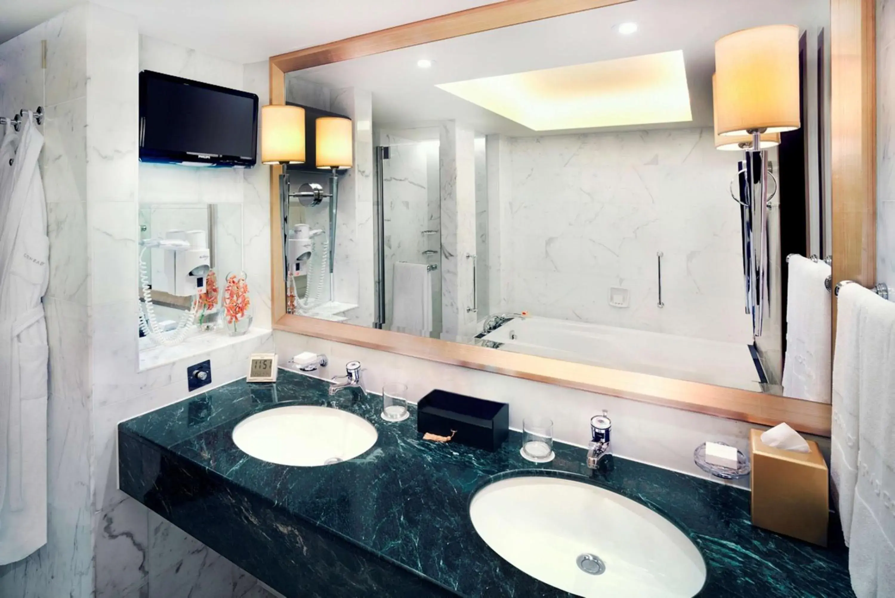 Executive King Room with Harbor View in Conrad Hong Kong Executive King Room with Harbor View in Conrad Hong Kong