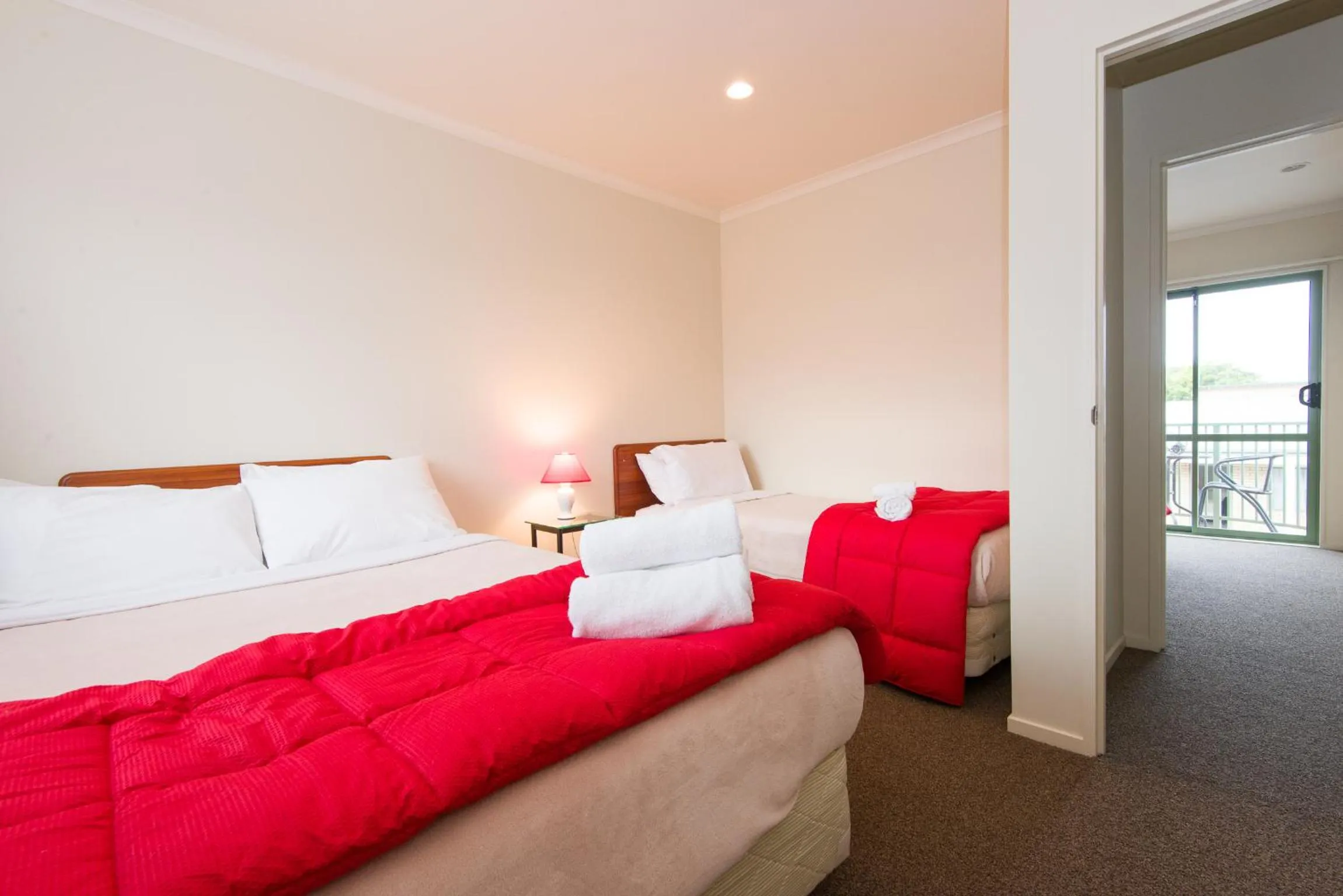 Bedroom, Bed in Hamilton Settlers Motor lodge