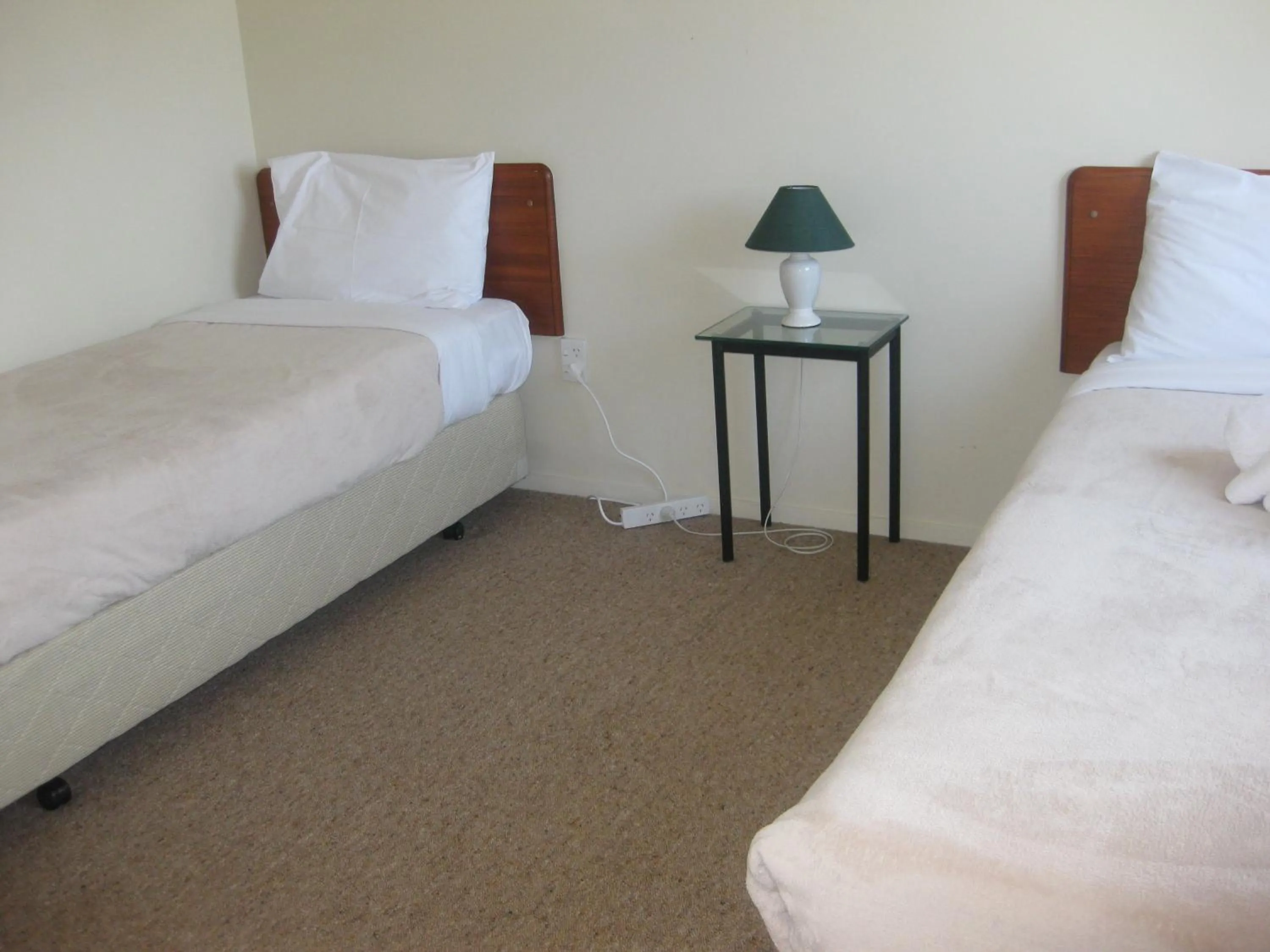 Bedroom, Bed in Hamilton Settlers Motor lodge