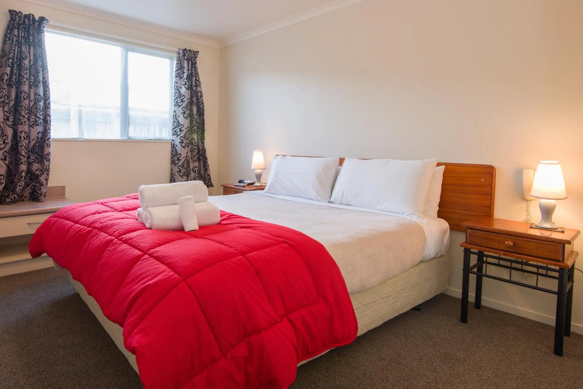 Bedroom, Bed in Hamilton Settlers Motor lodge