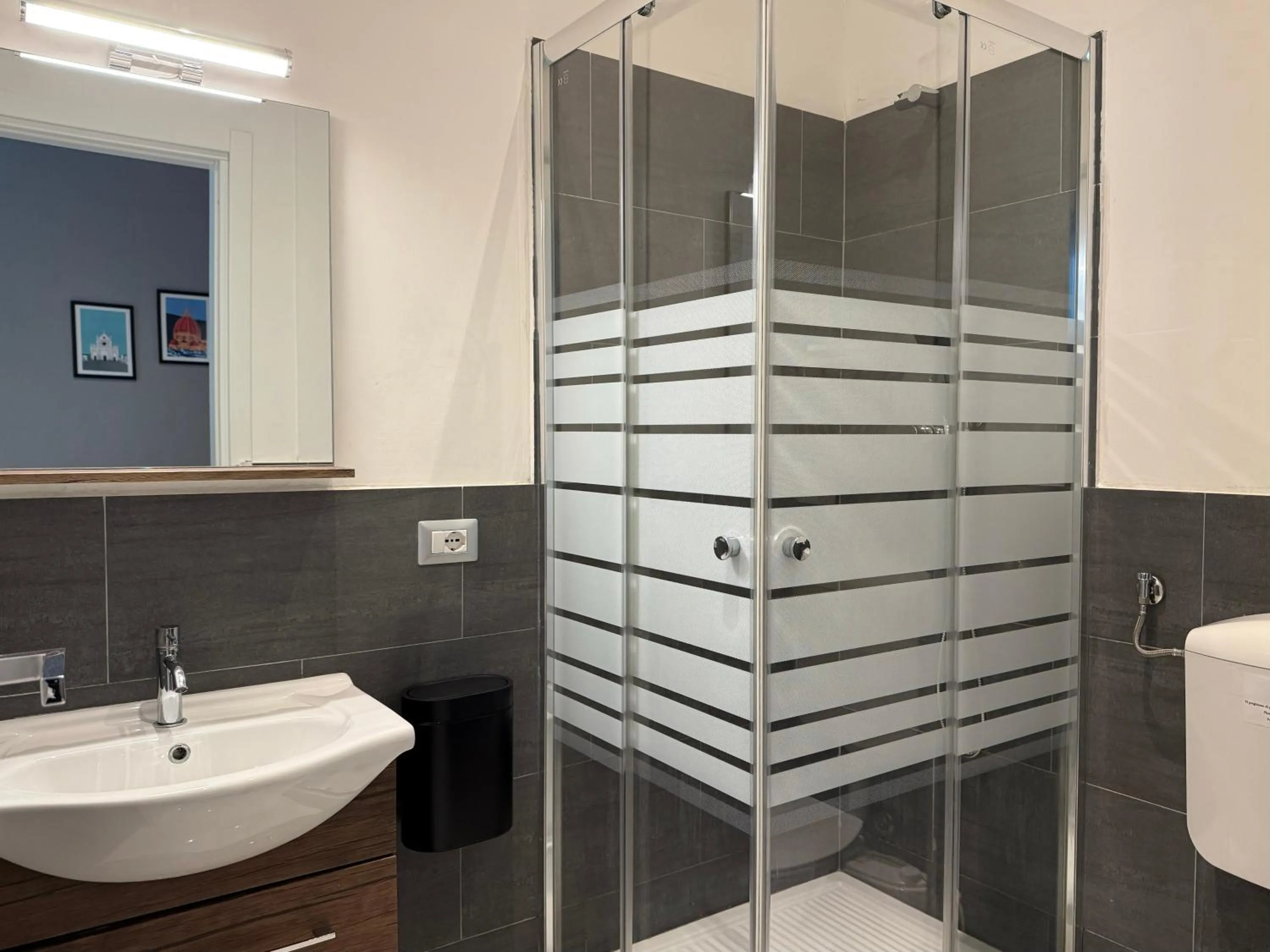 Shower in San Frediano Boutique