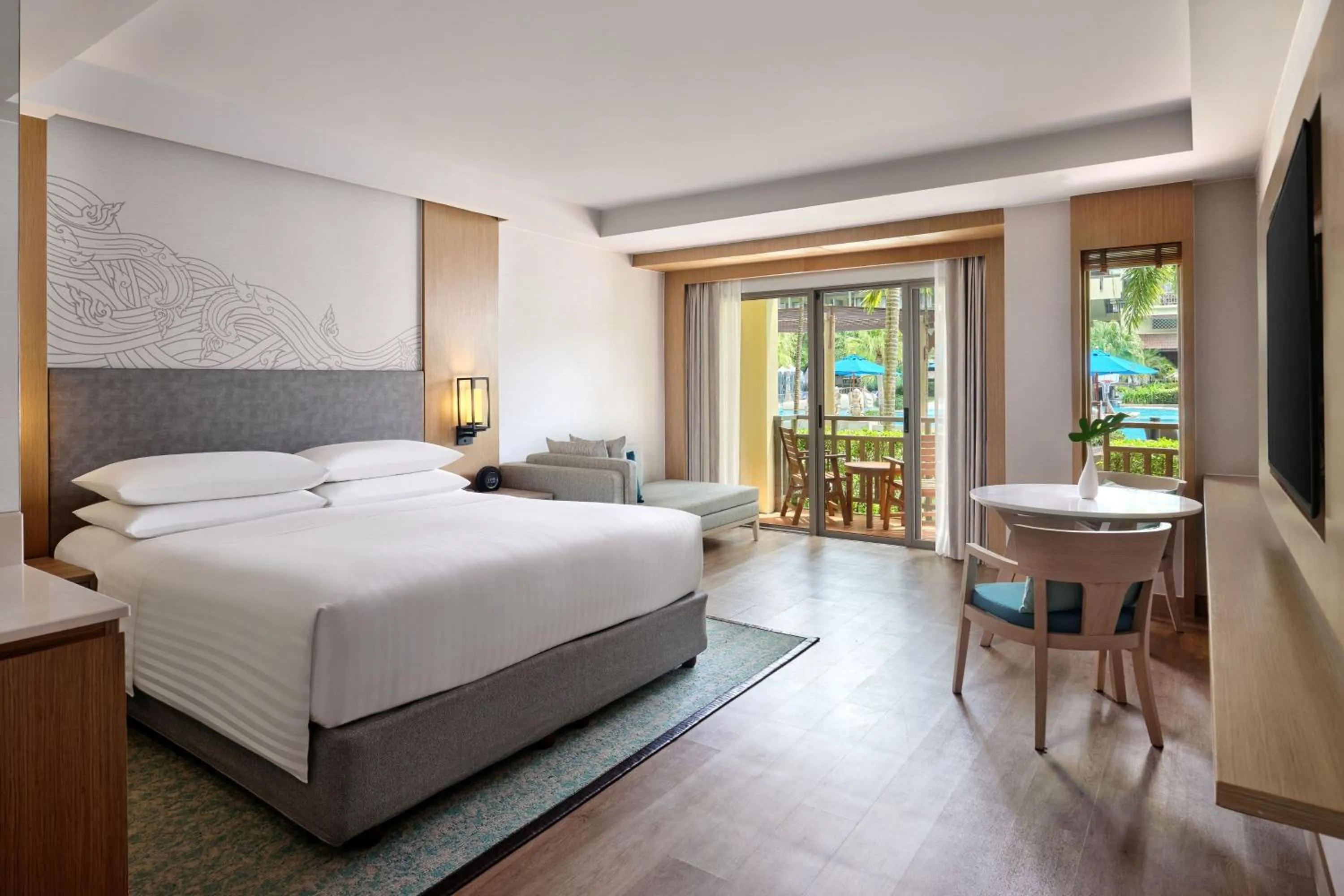 Swimming pool, Bed in Phuket Marriott Resort & Spa, Merlin Beach