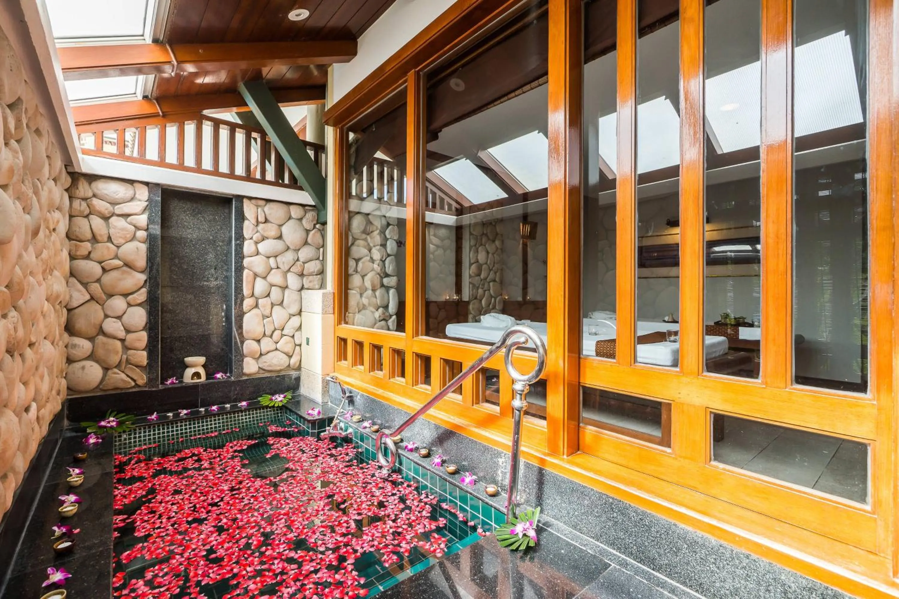 Swimming pool in Phuket Marriott Resort & Spa, Merlin Beach