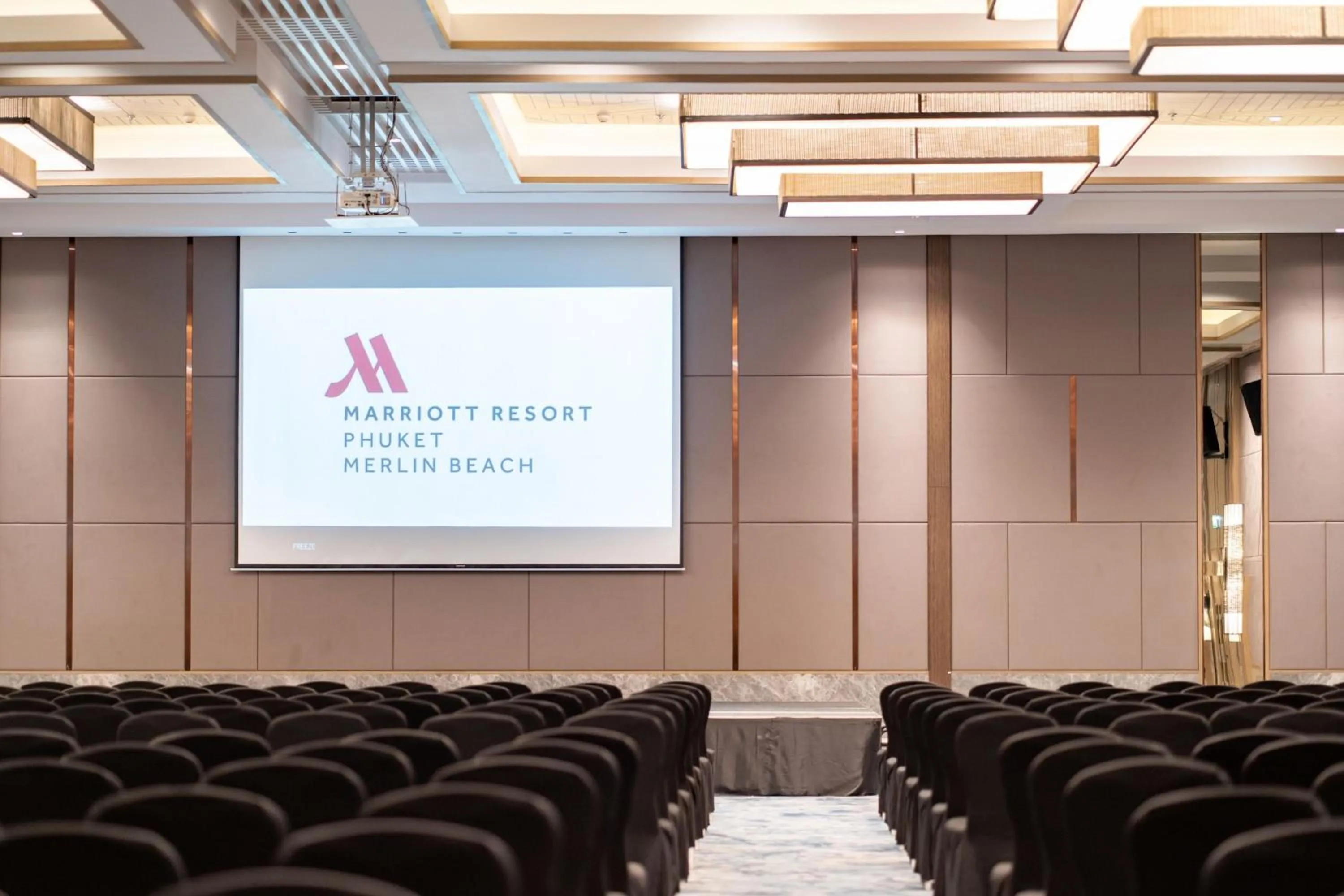 Entertainment in Phuket Marriott Resort & Spa, Merlin Beach