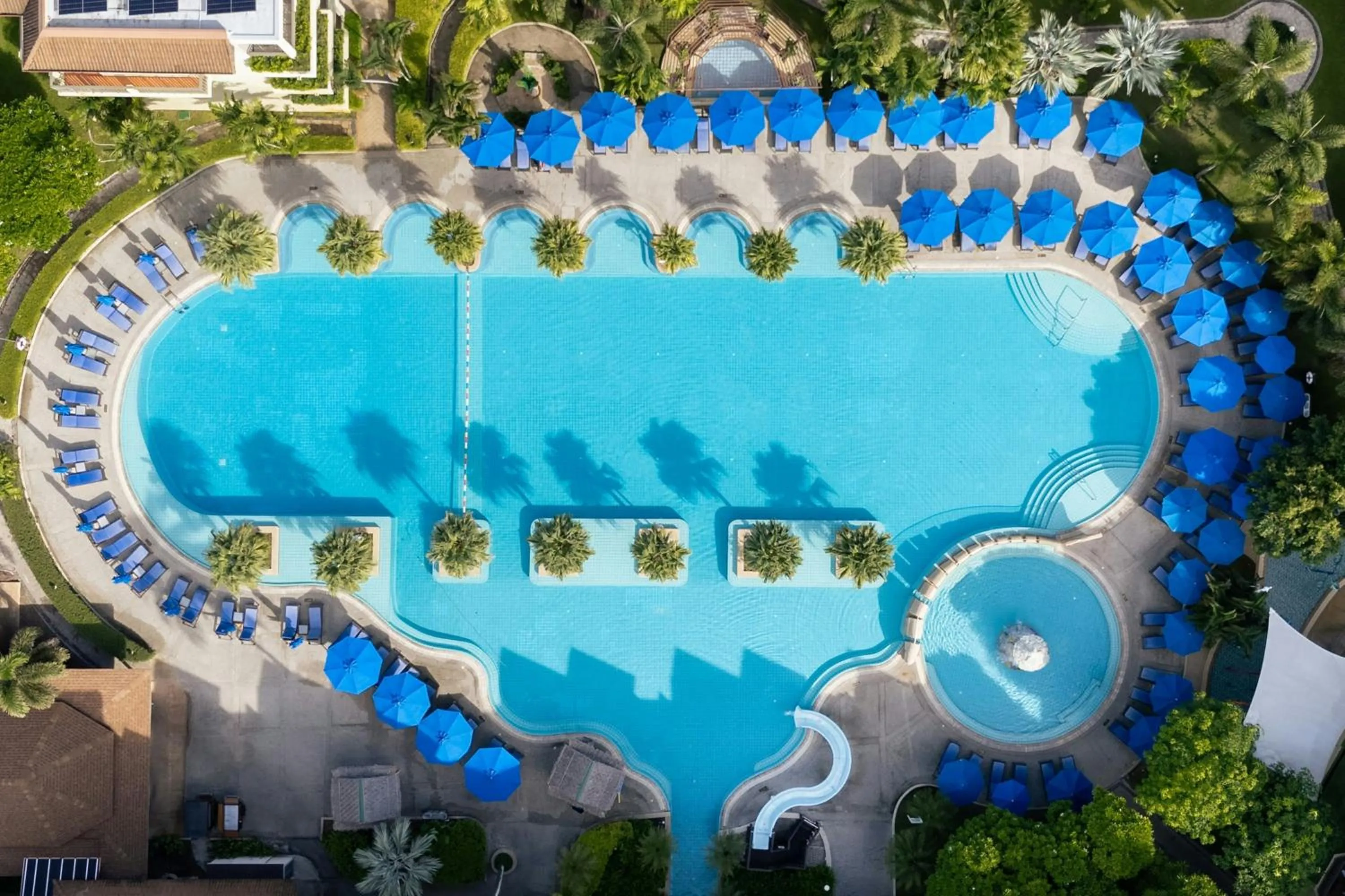 Swimming pool in Phuket Marriott Resort & Spa, Merlin Beach