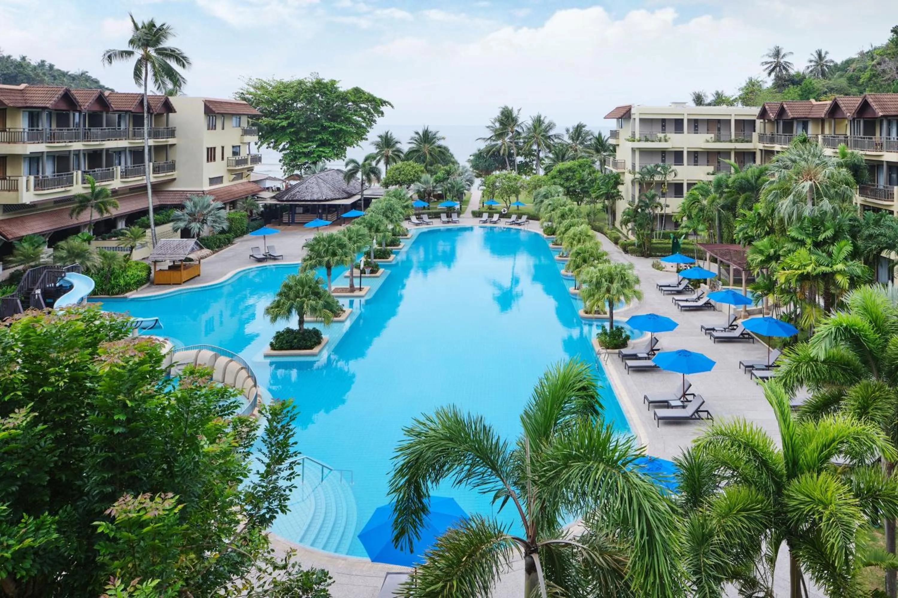 Swimming pool in Phuket Marriott Resort & Spa, Merlin Beach