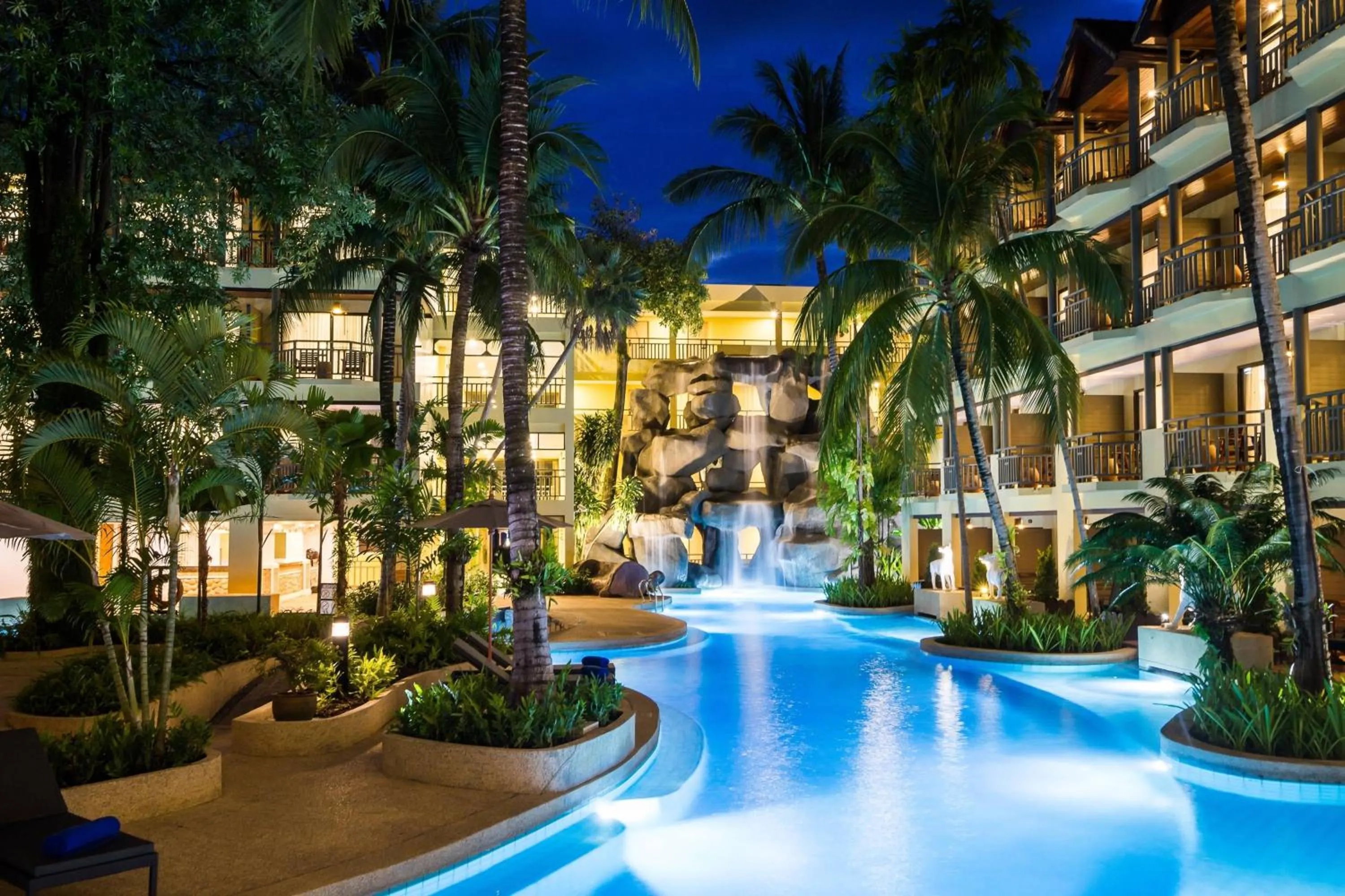 Swimming pool in Phuket Marriott Resort & Spa, Merlin Beach