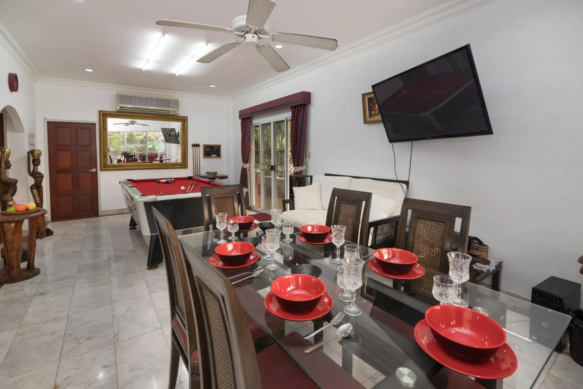 Dining area in Siri Villas Pattaya