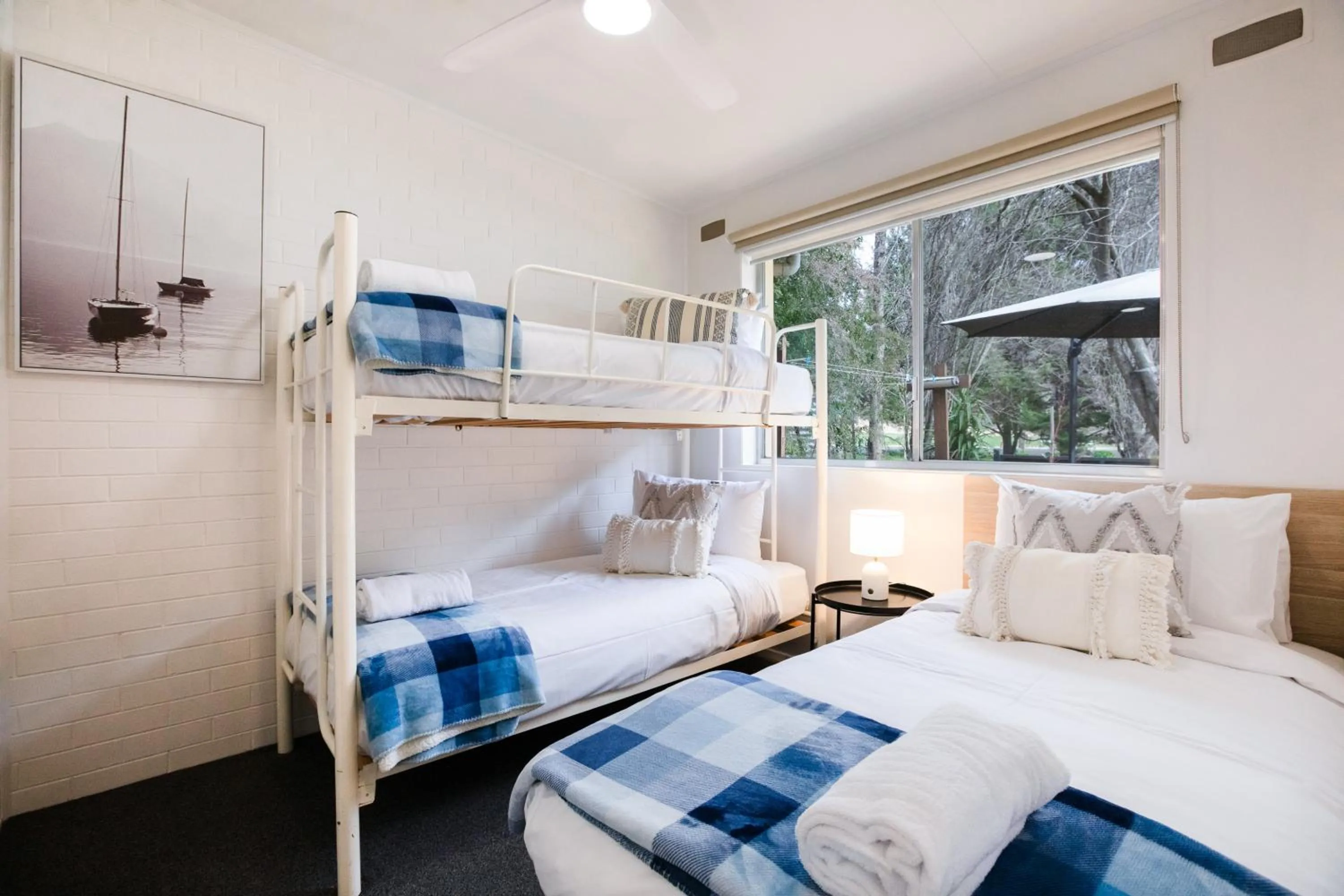 Bed in Adina Lodge Holiday Apartments