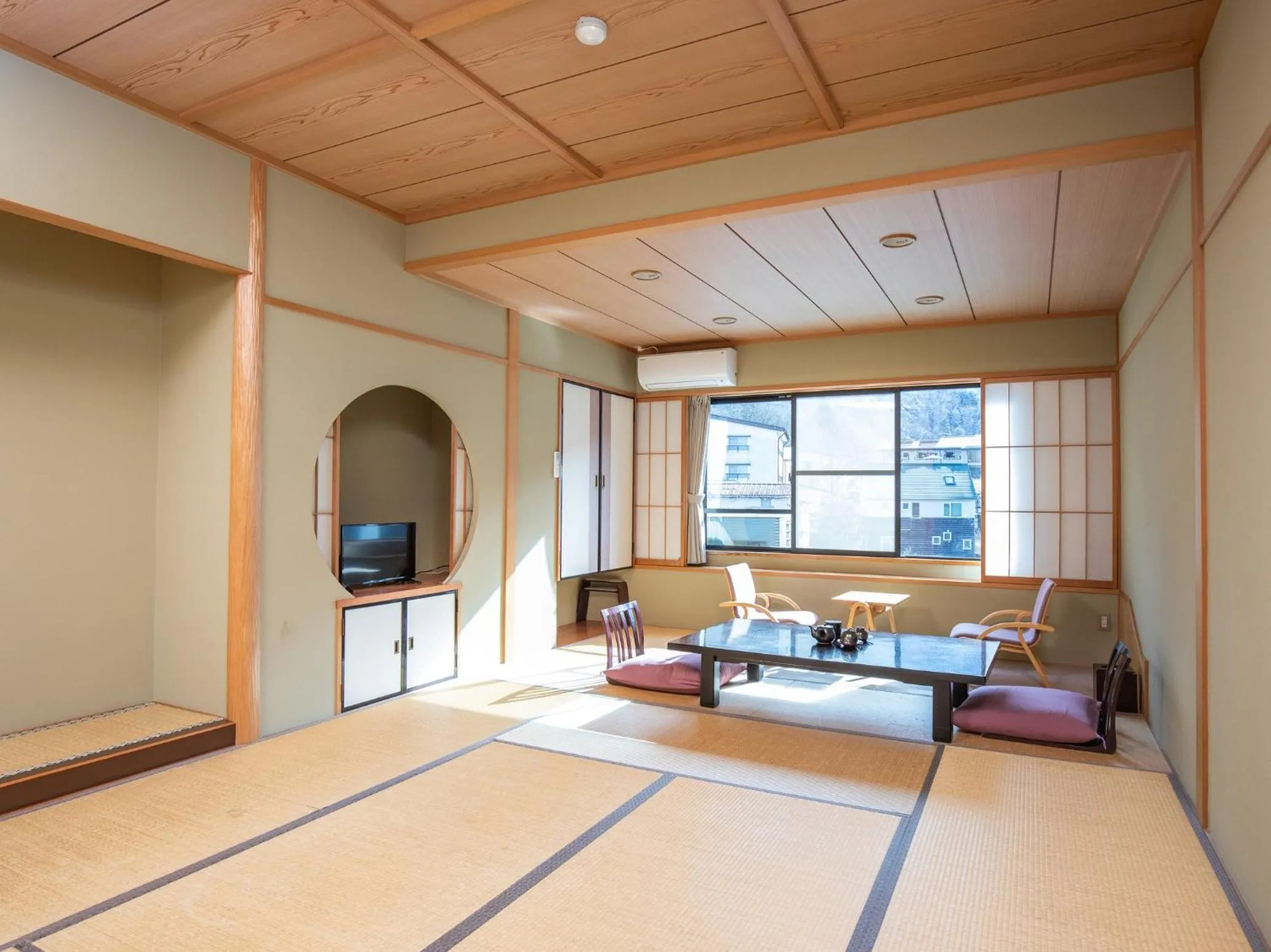 Japanese-Style Family Room with Shared Bathroom - single occupancy - Non-Smoking in Tabist Kazeyuki