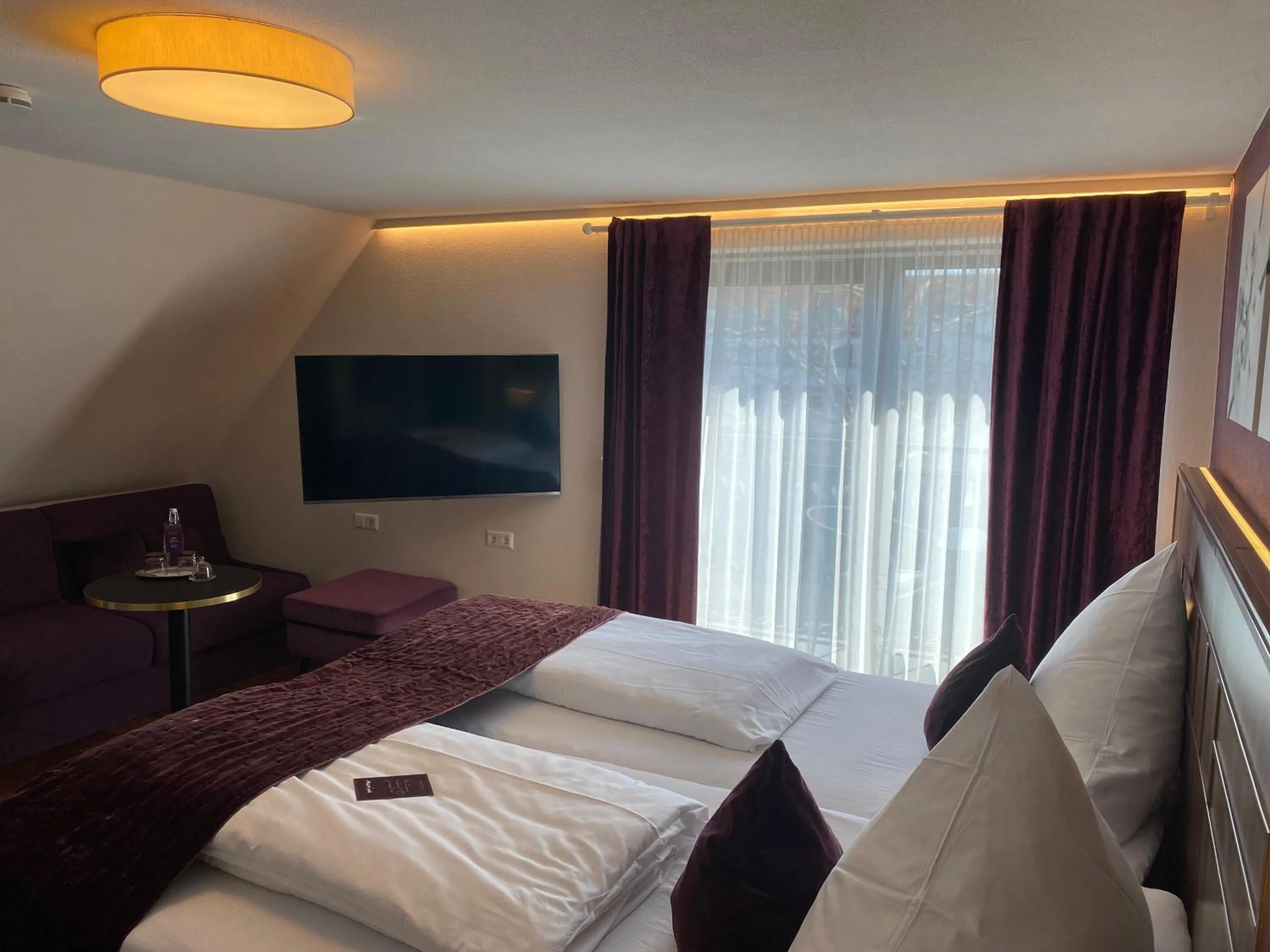 TV and multimedia, Bed in Boutique - Hotel Zum Schloss