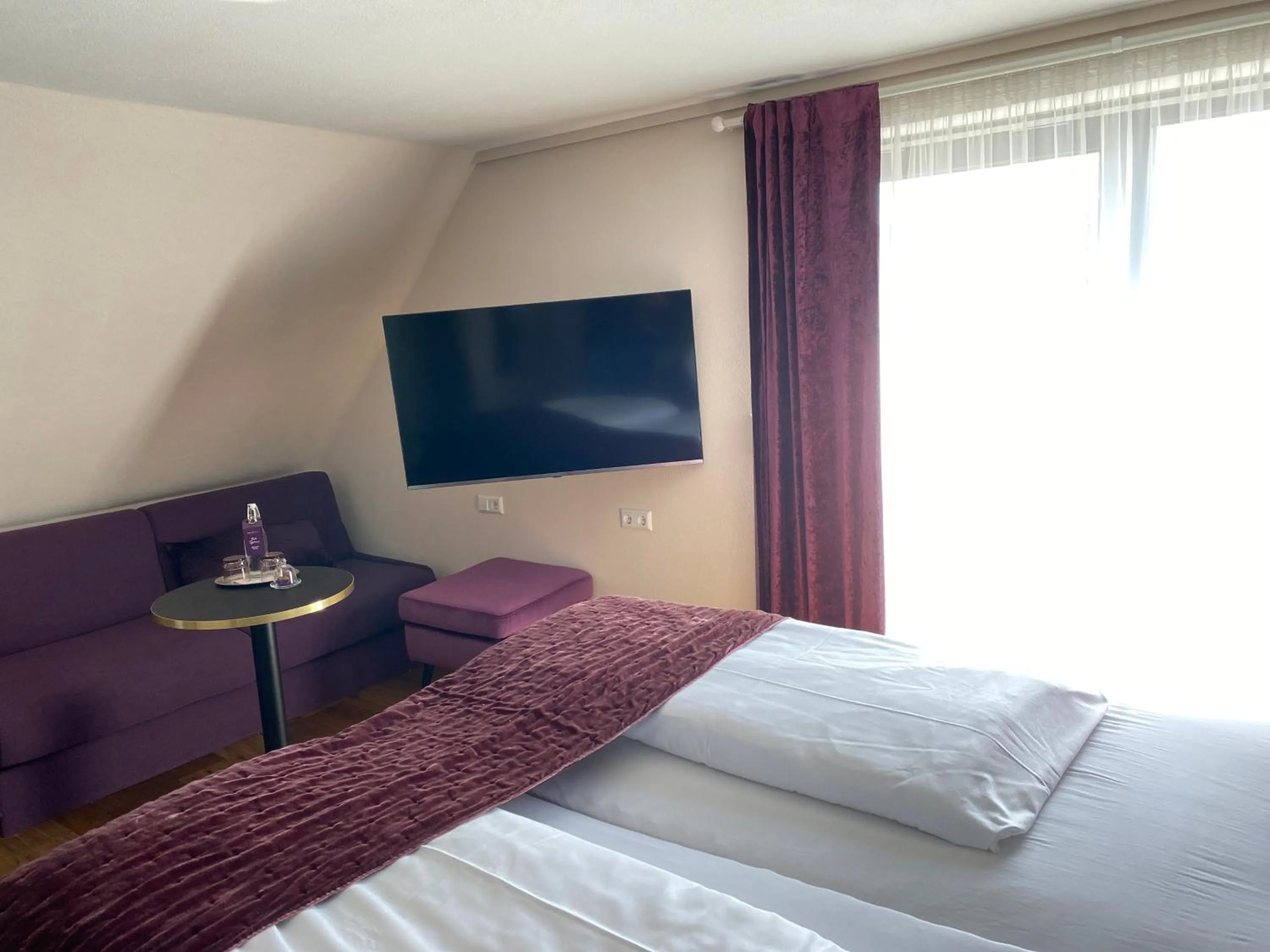 TV and multimedia, Bed in Boutique - Hotel Zum Schloss