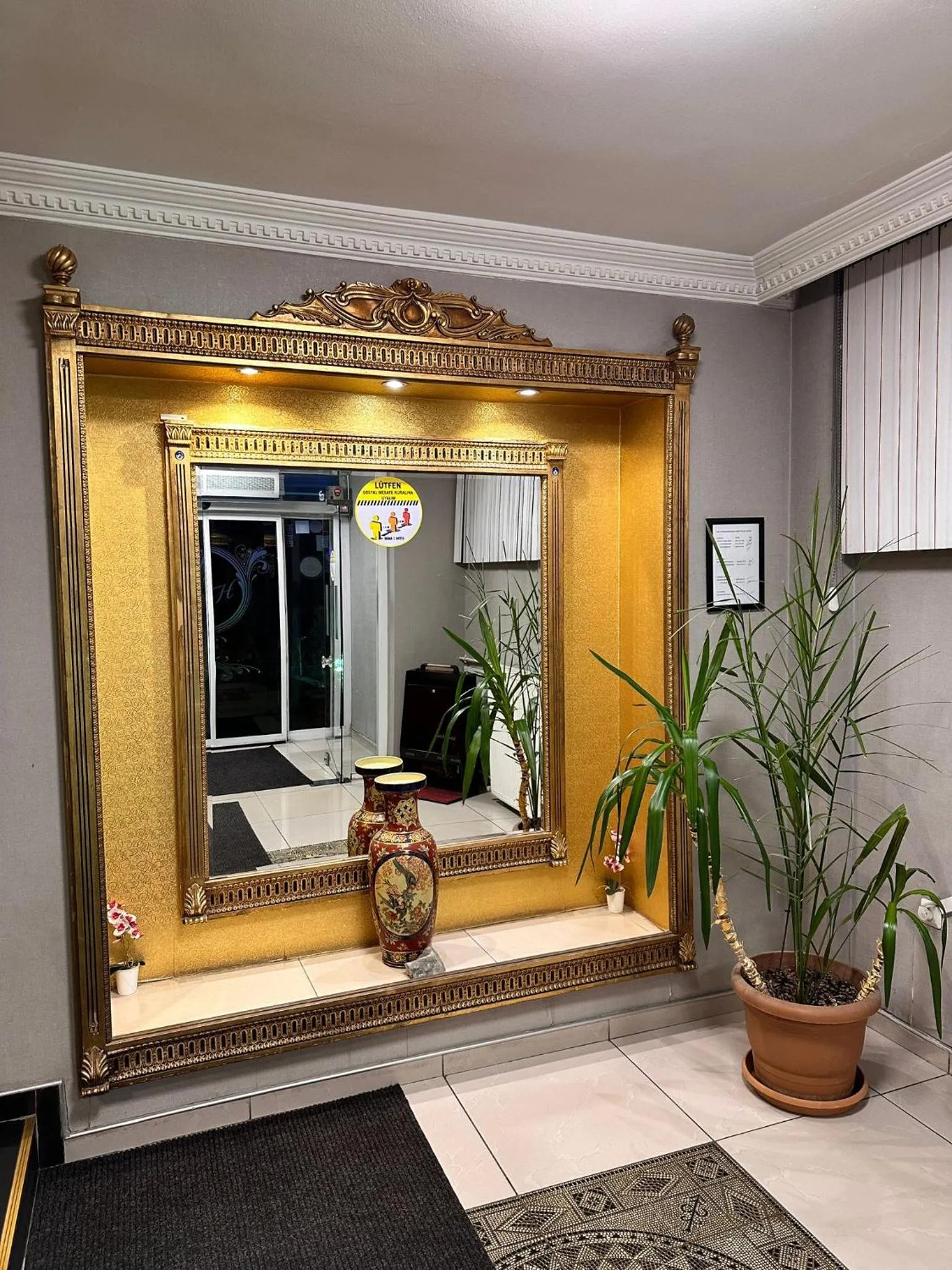 Facade/entrance in Minabir Otel