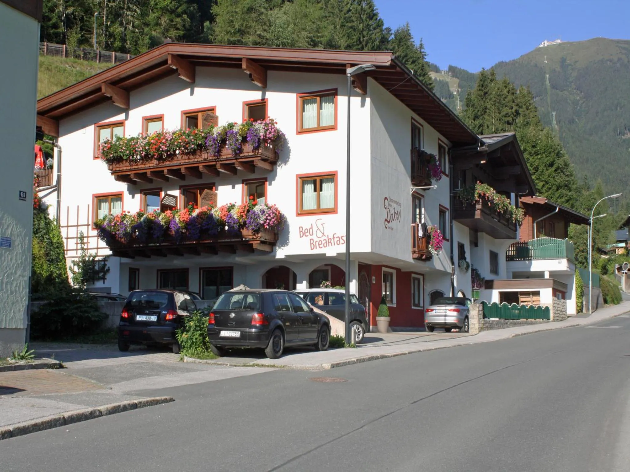 Property building in Zimmervermietung Babsy