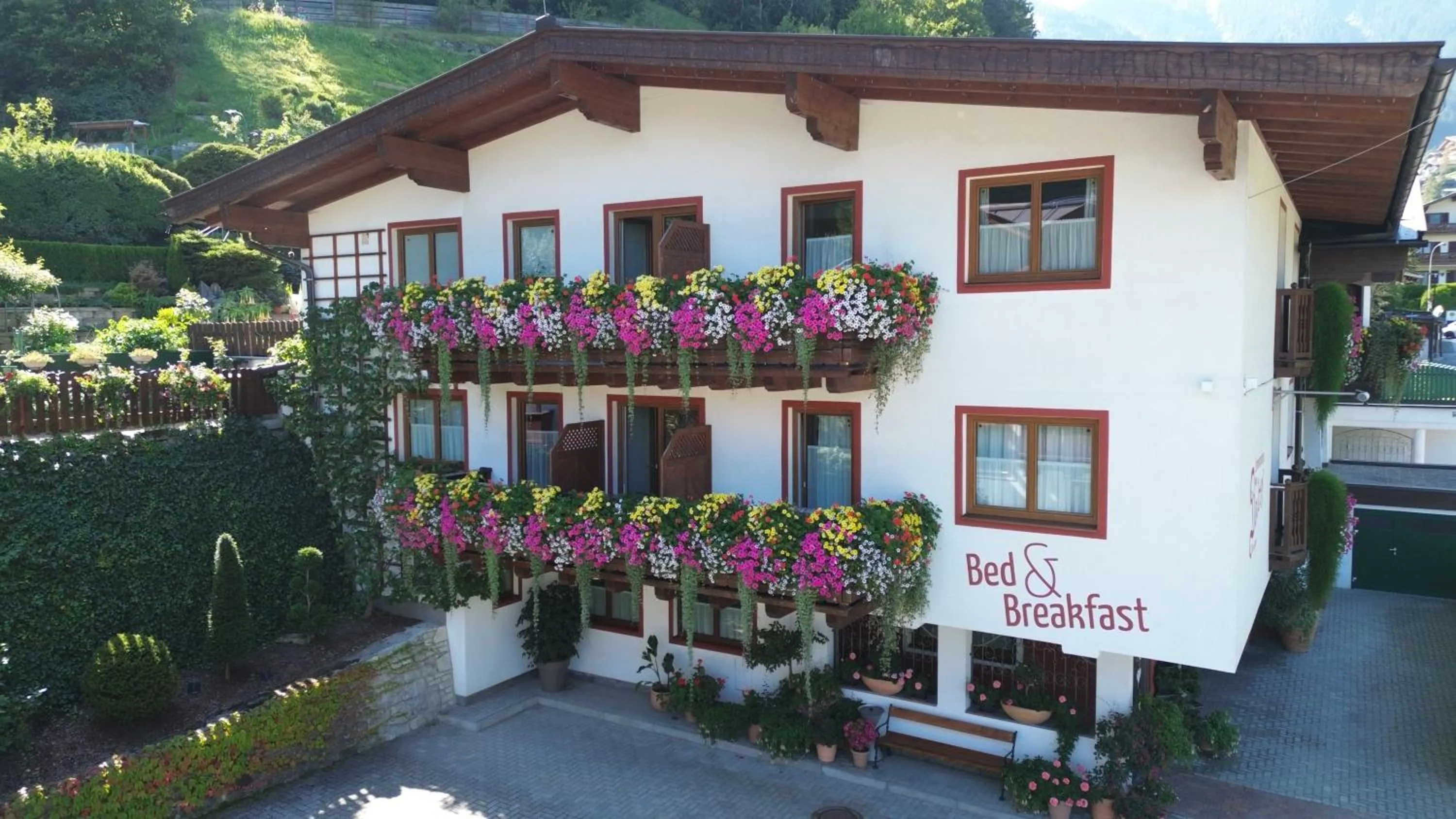 Property building in Zimmervermietung Babsy